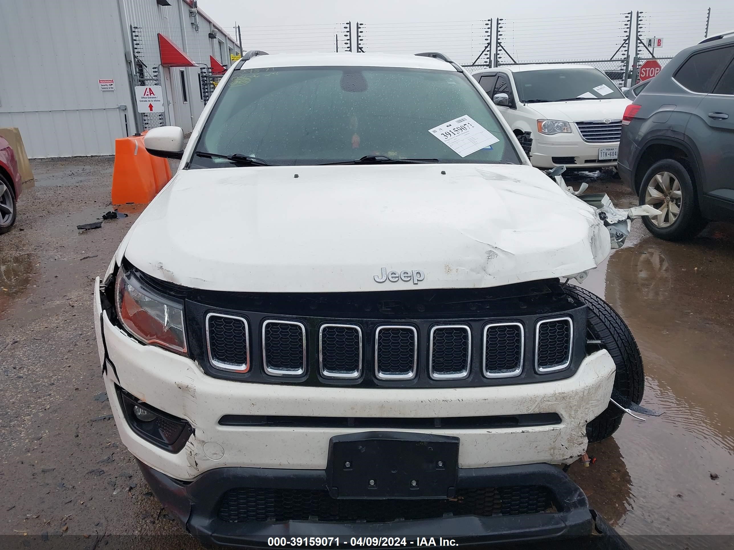 2018 Jeep Compass Latitude Fwd vin: 3C4NJCBB2JT233739