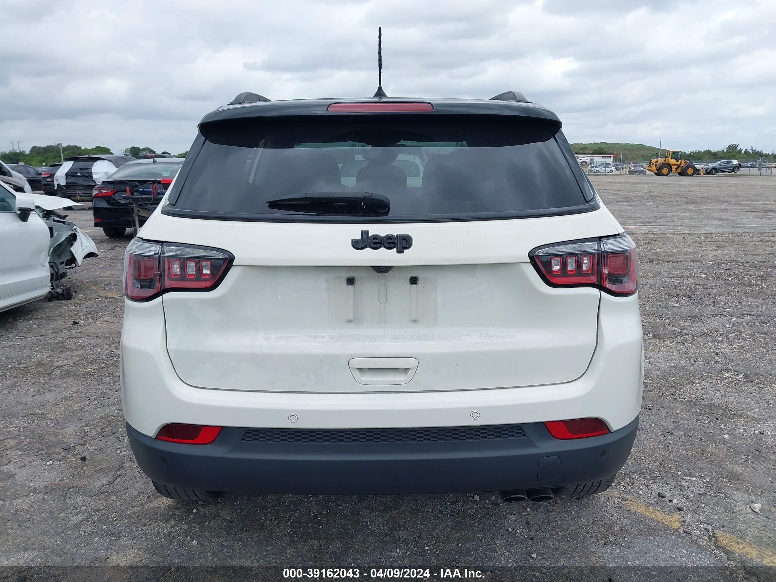 2018 Jeep Compass Altitude Fwd vin: 3C4NJCBB1JT407977