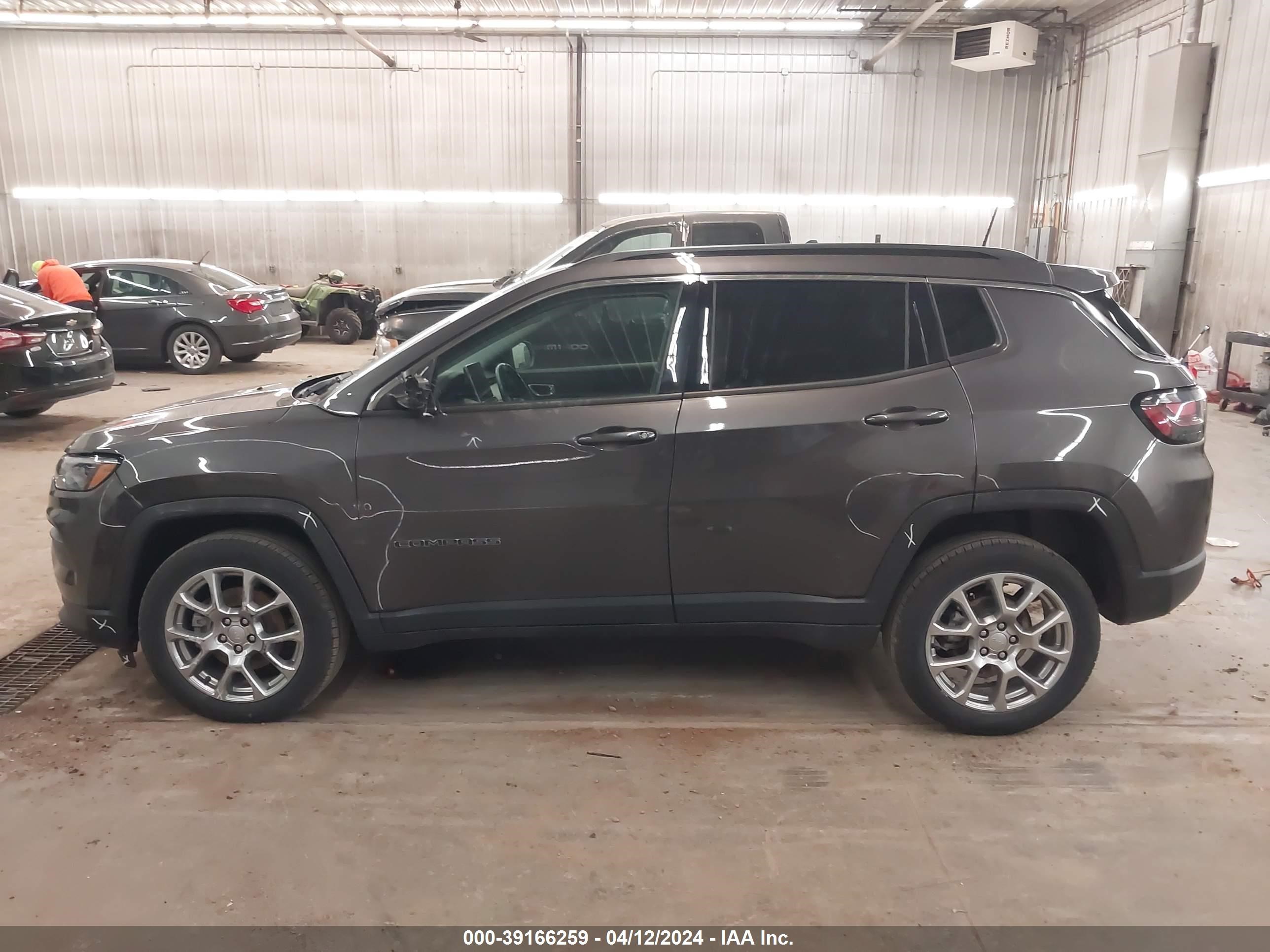 2022 Jeep Compass Latitude Lux 4X4 vin: 3C4NJDFB2NT109329