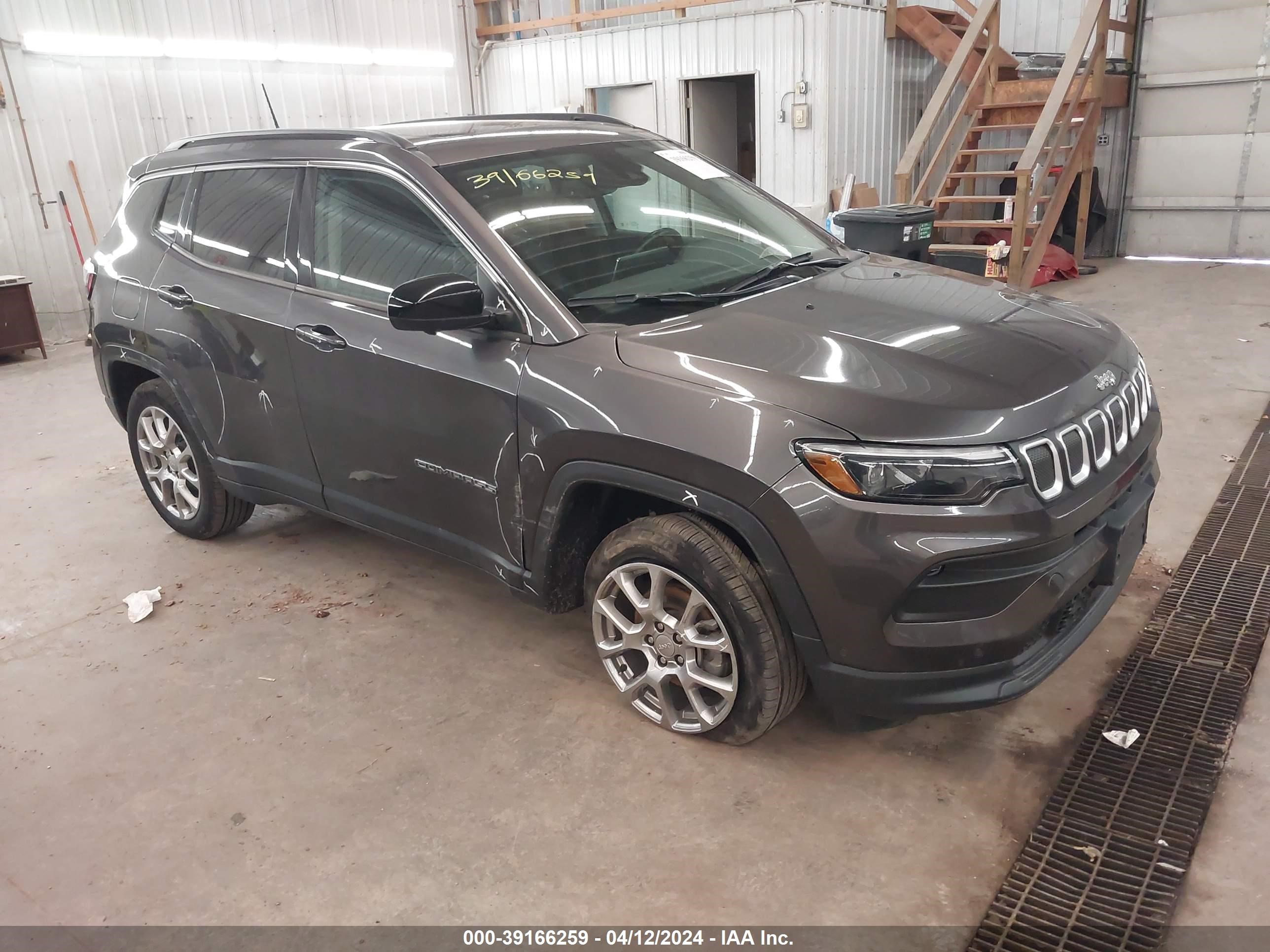 2022 Jeep Compass Latitude Lux 4X4 vin: 3C4NJDFB2NT109329