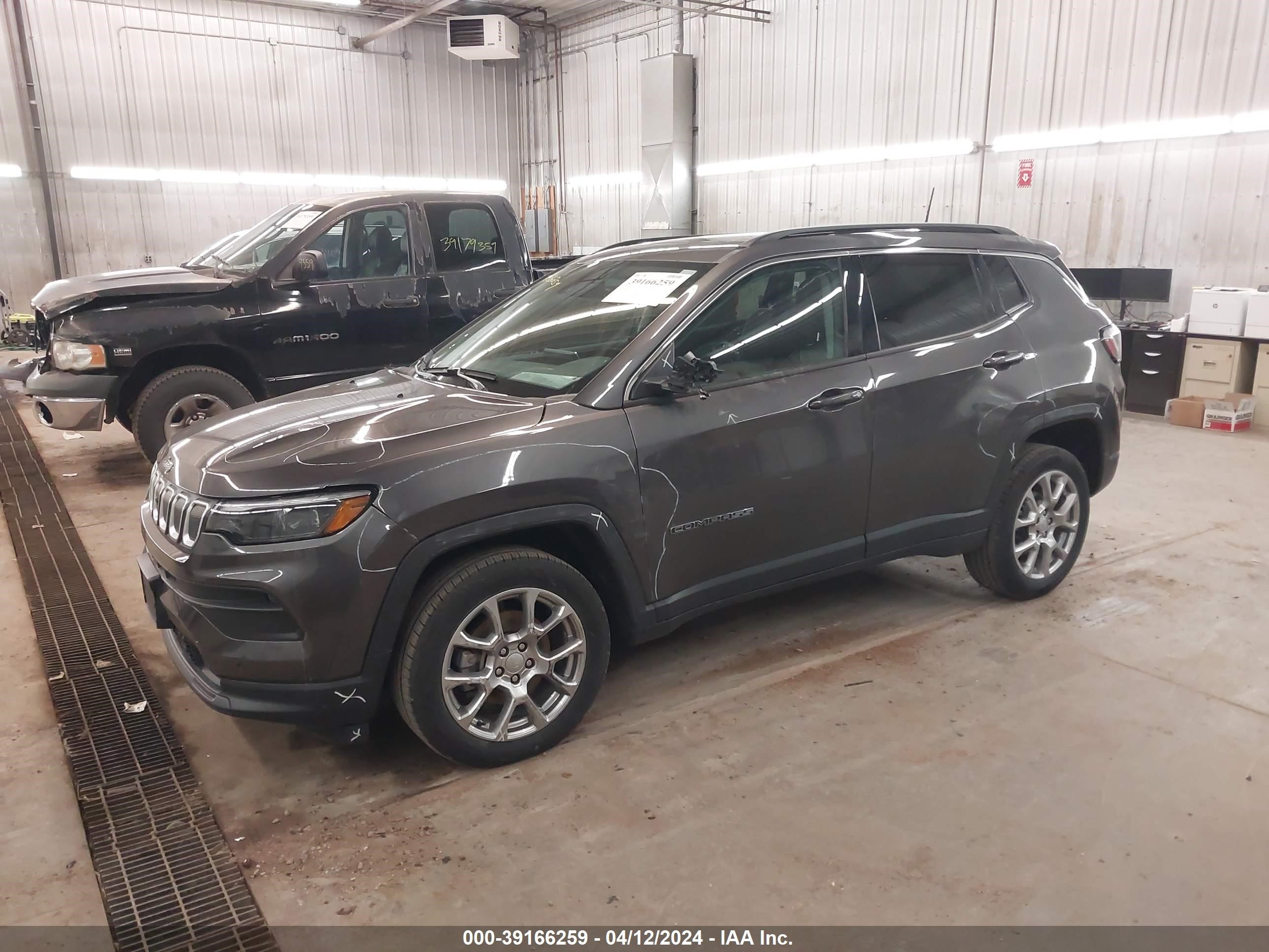 2022 Jeep Compass Latitude Lux 4X4 vin: 3C4NJDFB2NT109329