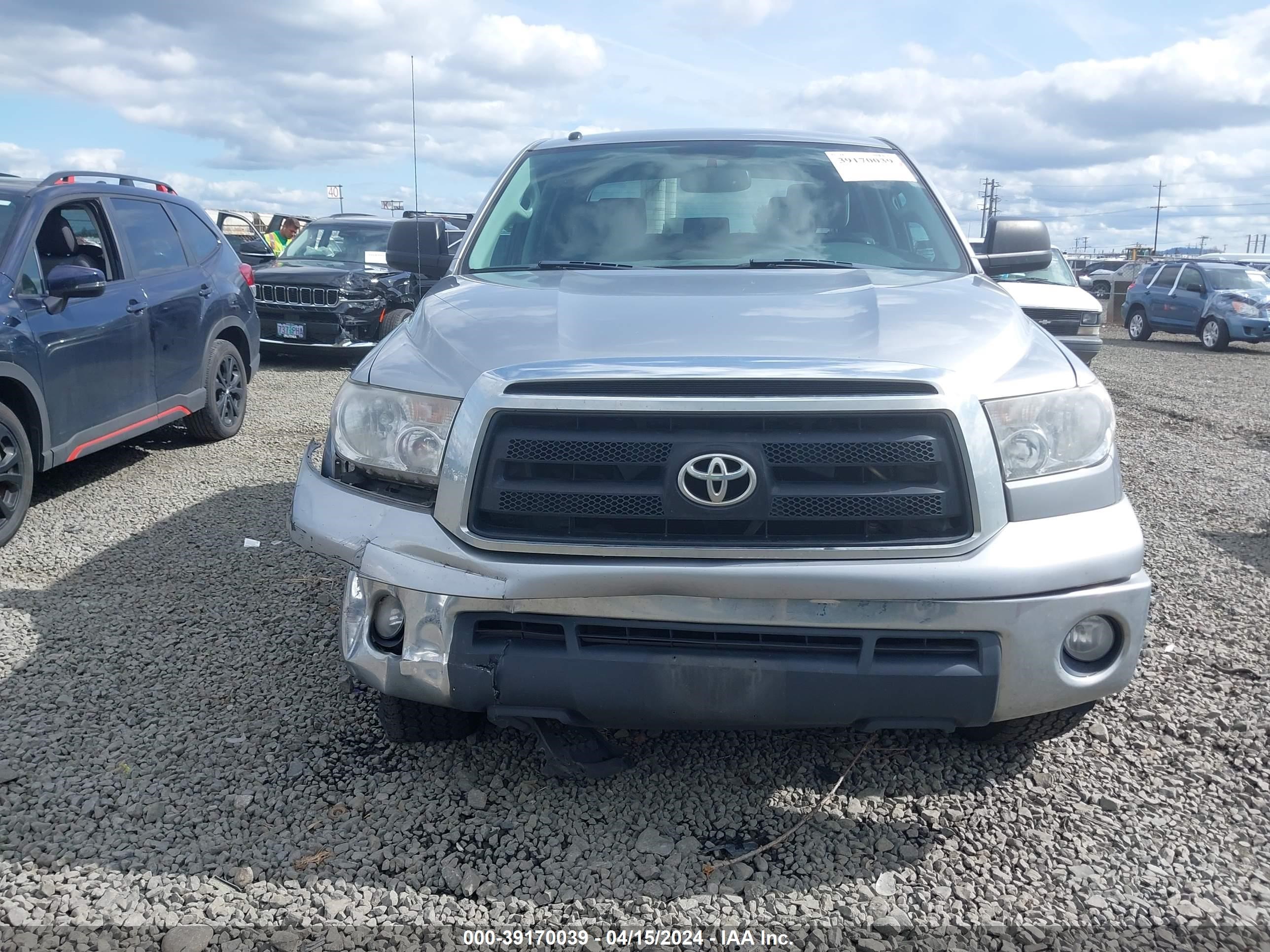 2013 Toyota Tundra Grade 5.7L V8 vin: 5TFEY5F15DX141137