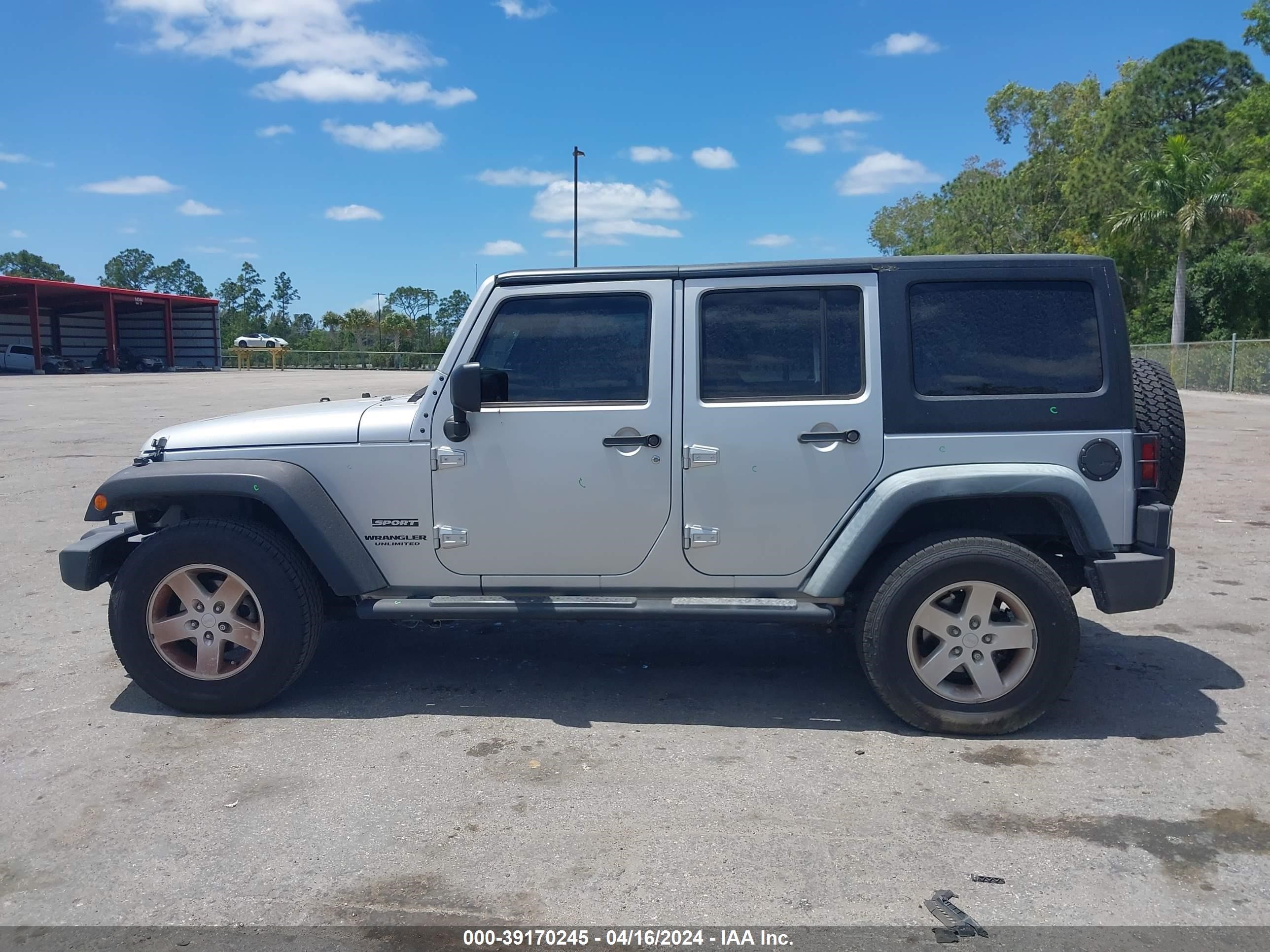 2012 Jeep Wrangler Unlimited Sport vin: 1C4BJWDG2CL218279