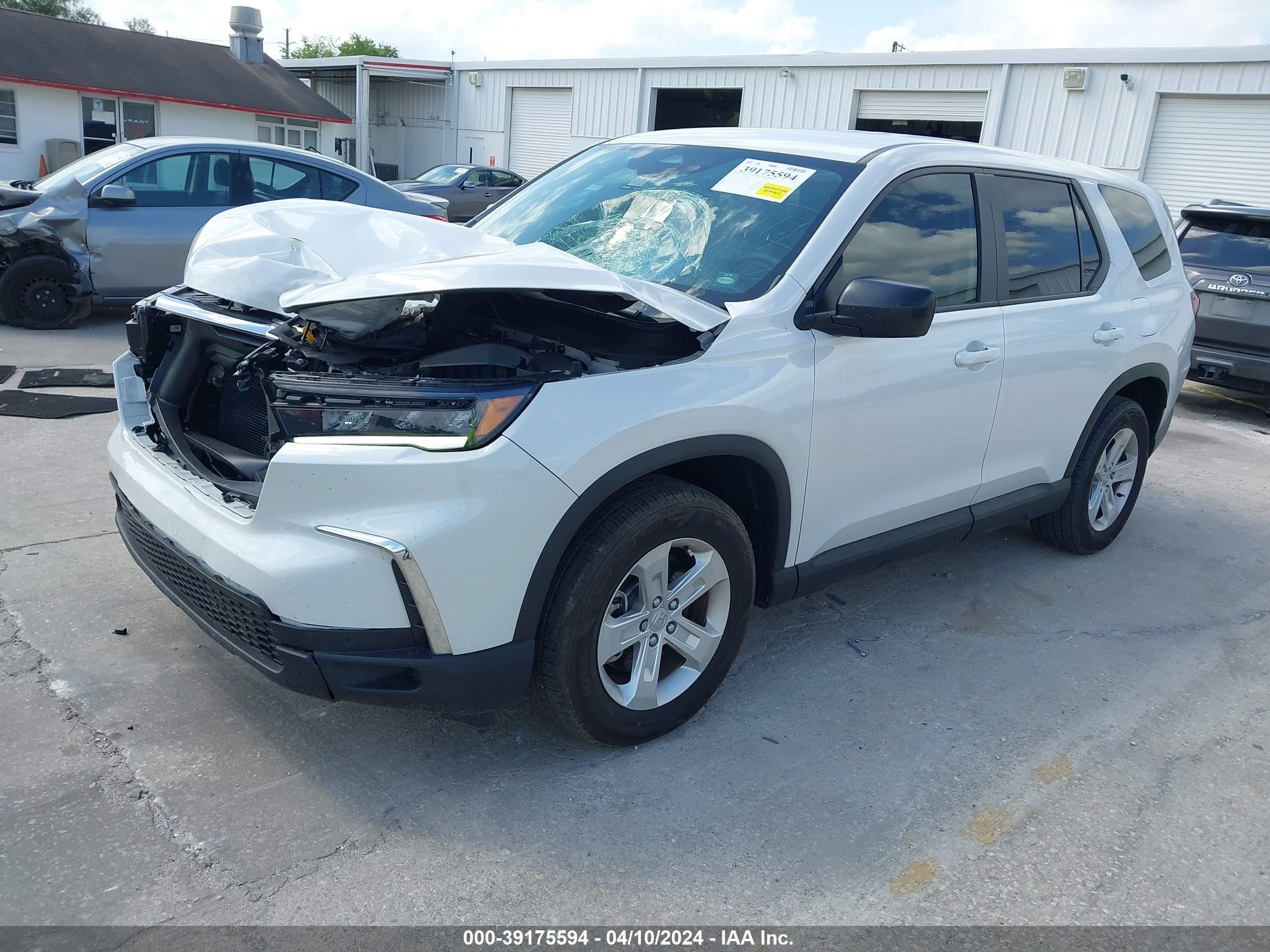 2023 Honda Pilot 2Wd Lx vin: 5FNYG2H24PB014186