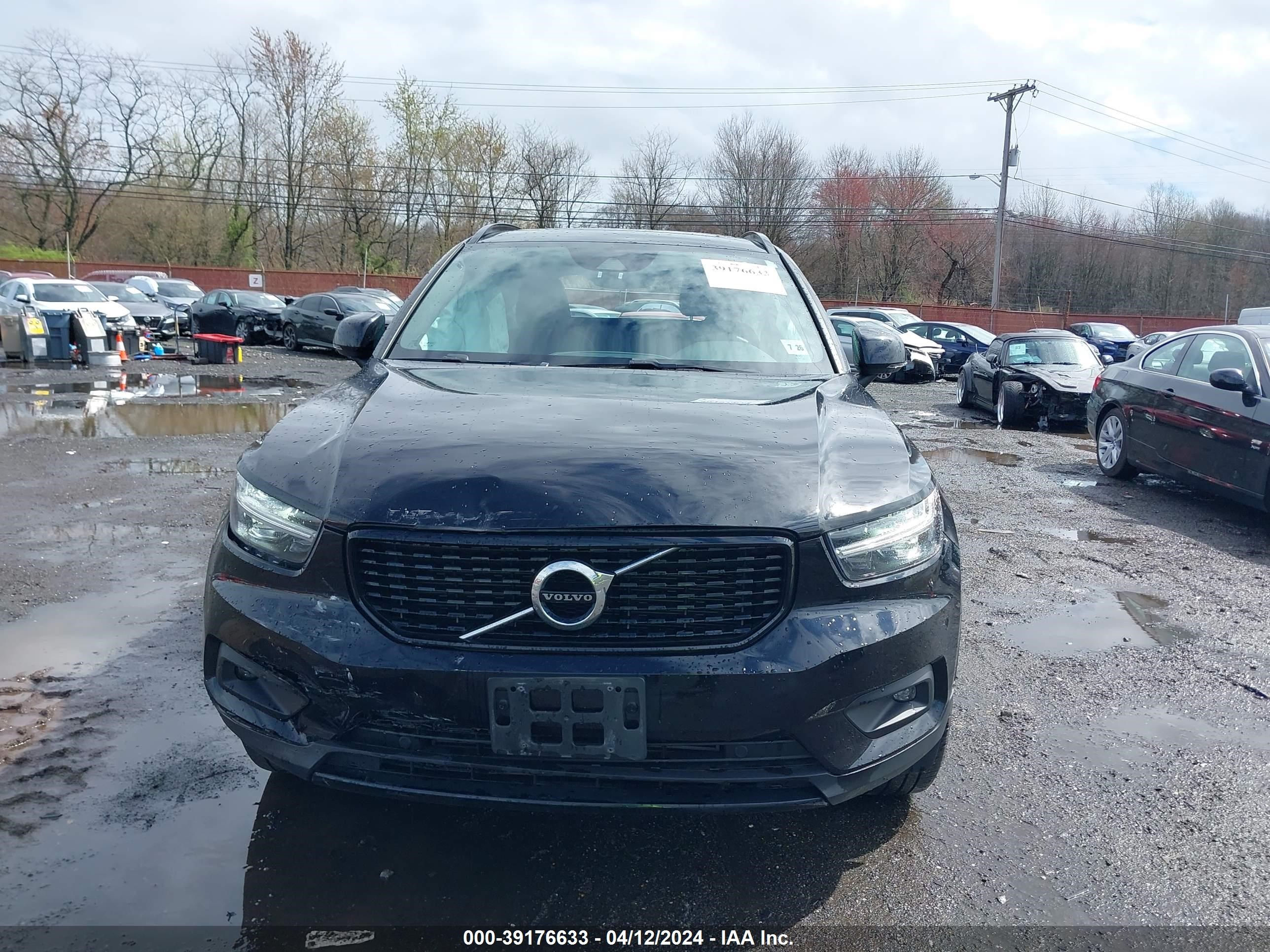 2021 Volvo Xc40 T5 R-Design vin: YV4162UM5M2415933