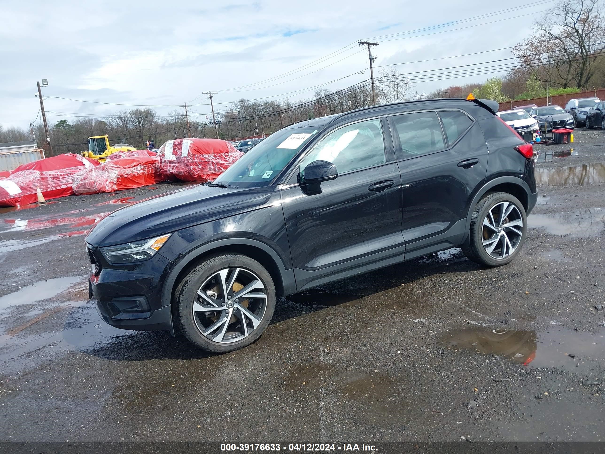 2021 Volvo Xc40 T5 R-Design vin: YV4162UM5M2415933