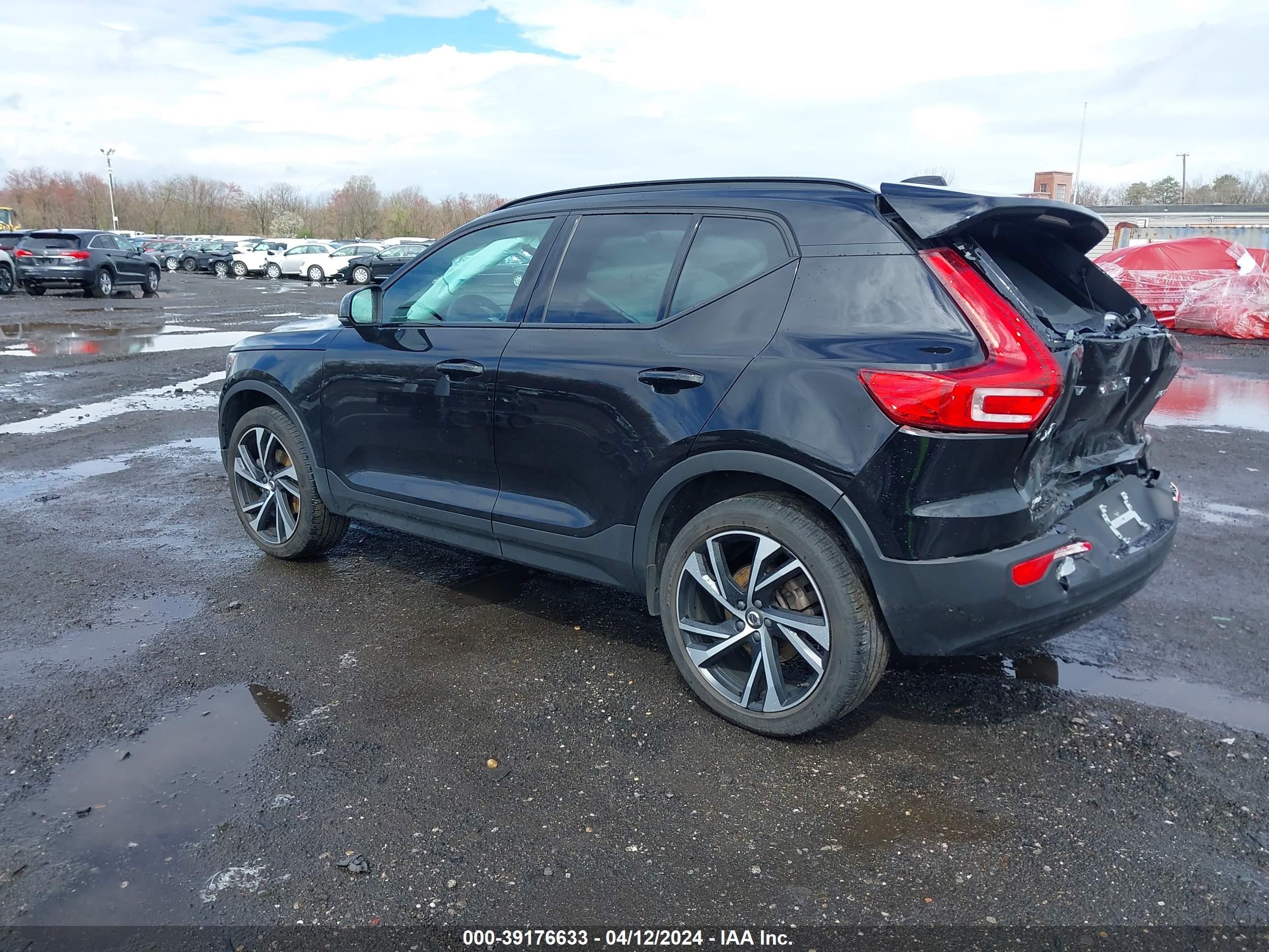 2021 Volvo Xc40 T5 R-Design vin: YV4162UM5M2415933