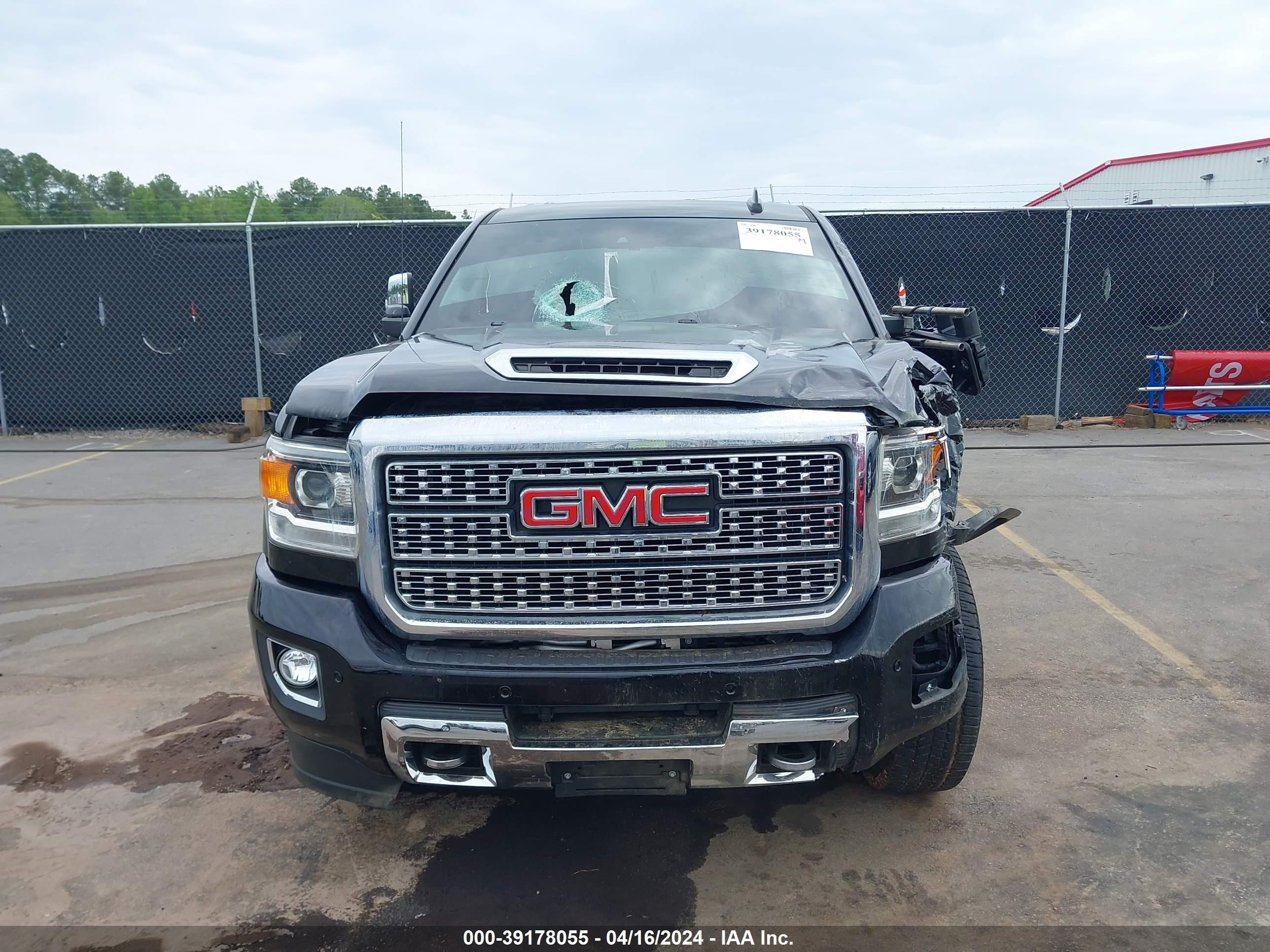 2018 GMC Sierra 2500Hd Denali vin: 1GT12UEY2JF260726