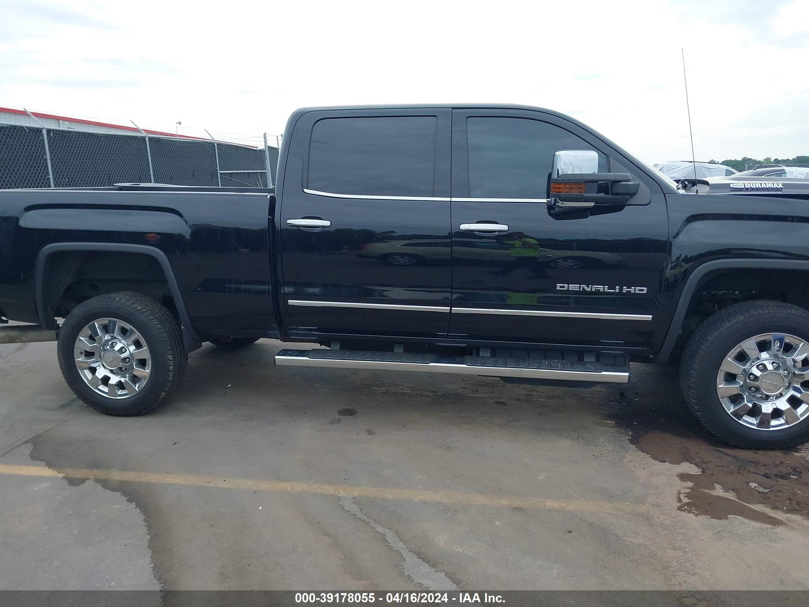 2018 GMC Sierra 2500Hd Denali vin: 1GT12UEY2JF260726