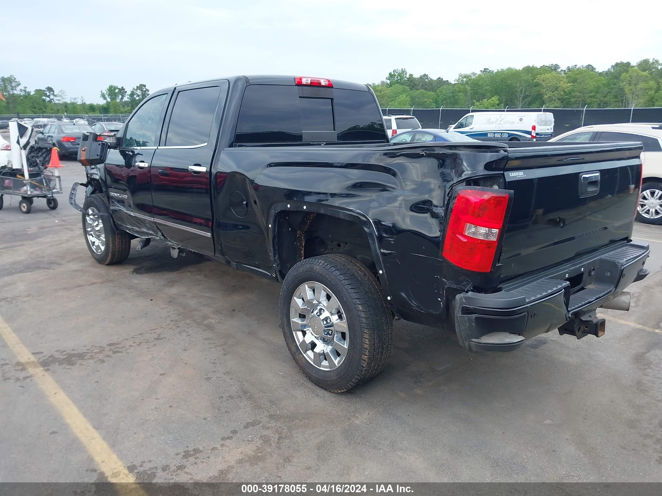 2018 GMC Sierra 2500Hd Denali vin: 1GT12UEY2JF260726