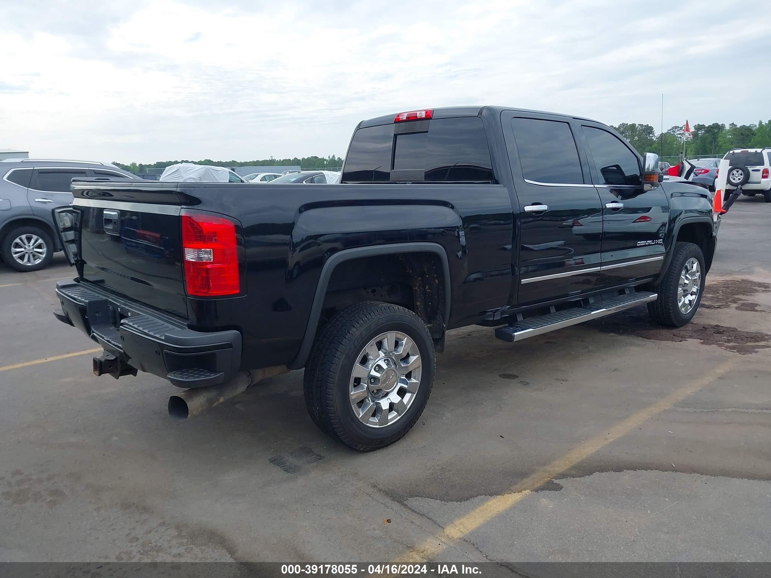 2018 GMC Sierra 2500Hd Denali vin: 1GT12UEY2JF260726