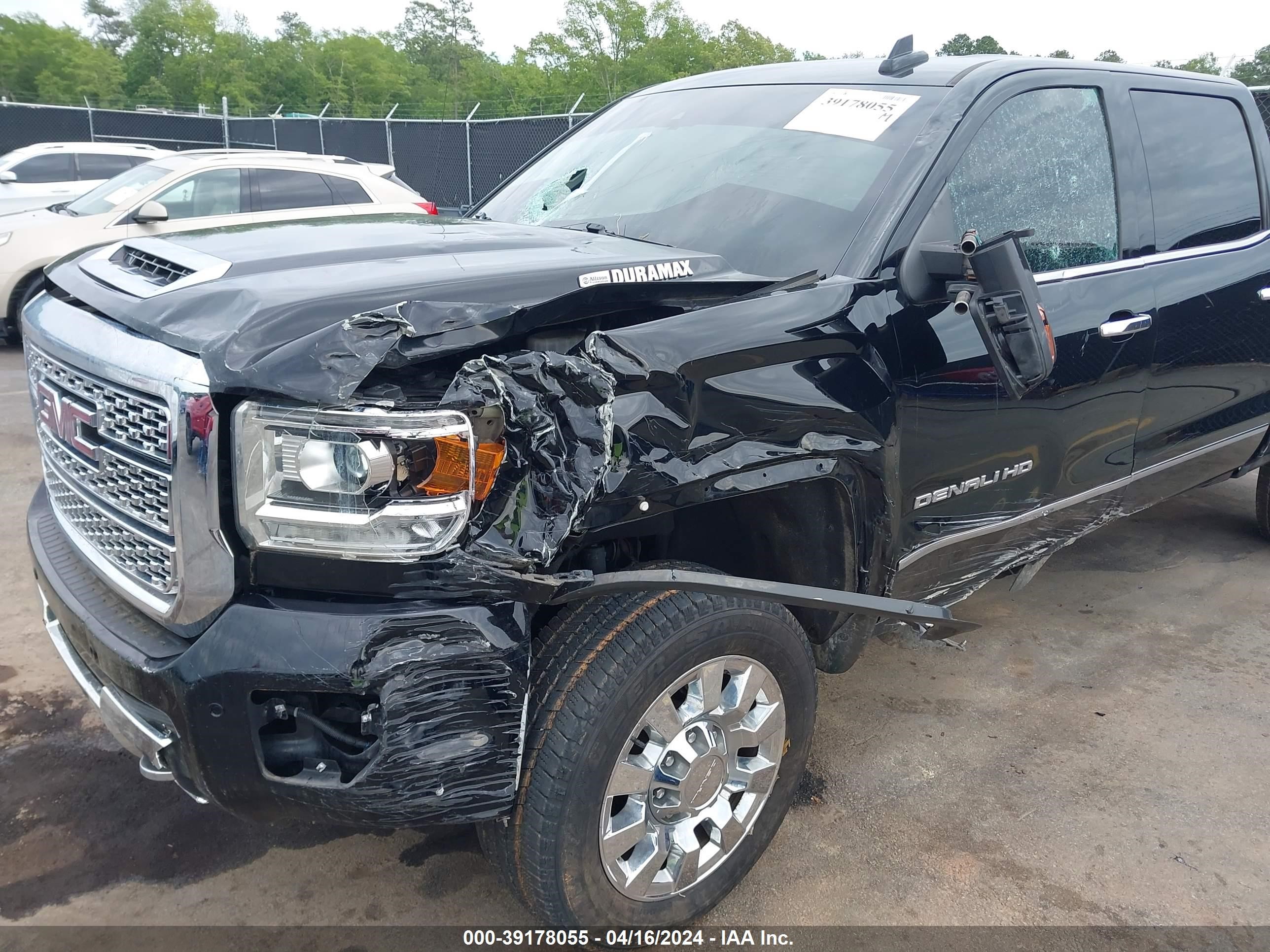 2018 GMC Sierra 2500Hd Denali vin: 1GT12UEY2JF260726