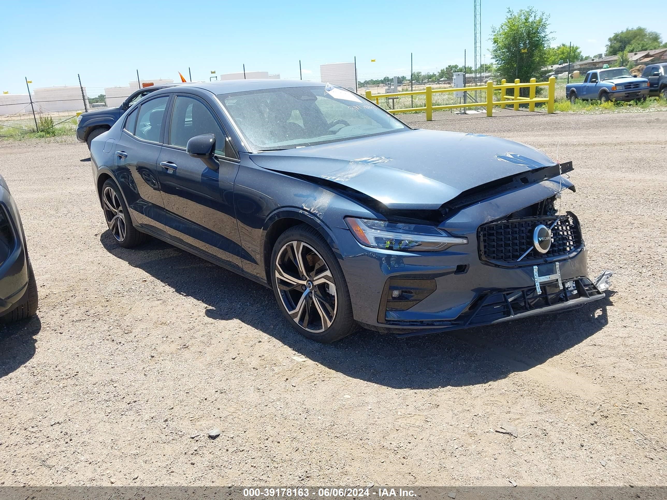 2024 Volvo S60 B5 Core Dark Theme vin: 7JRL12TK7RG303141