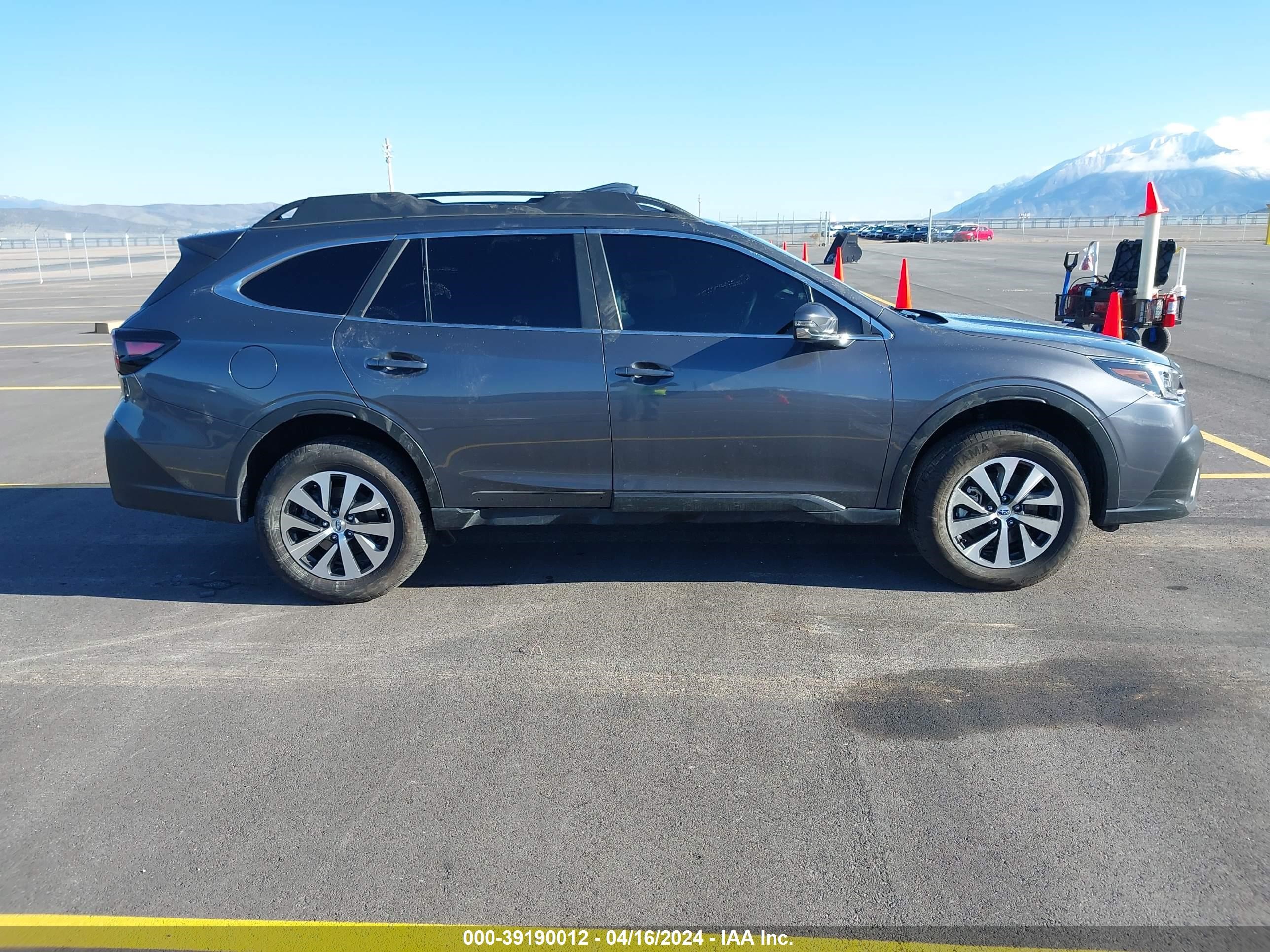 2022 Subaru Outback Premium vin: 4S4BTADC8N3185085