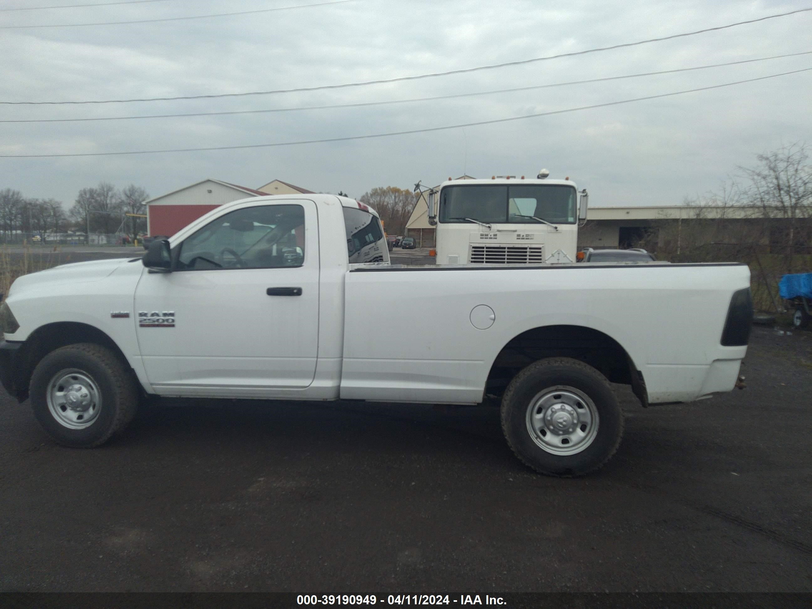 2016 Ram 2500 Tradesman vin: 3C6LR4ATXGG185738