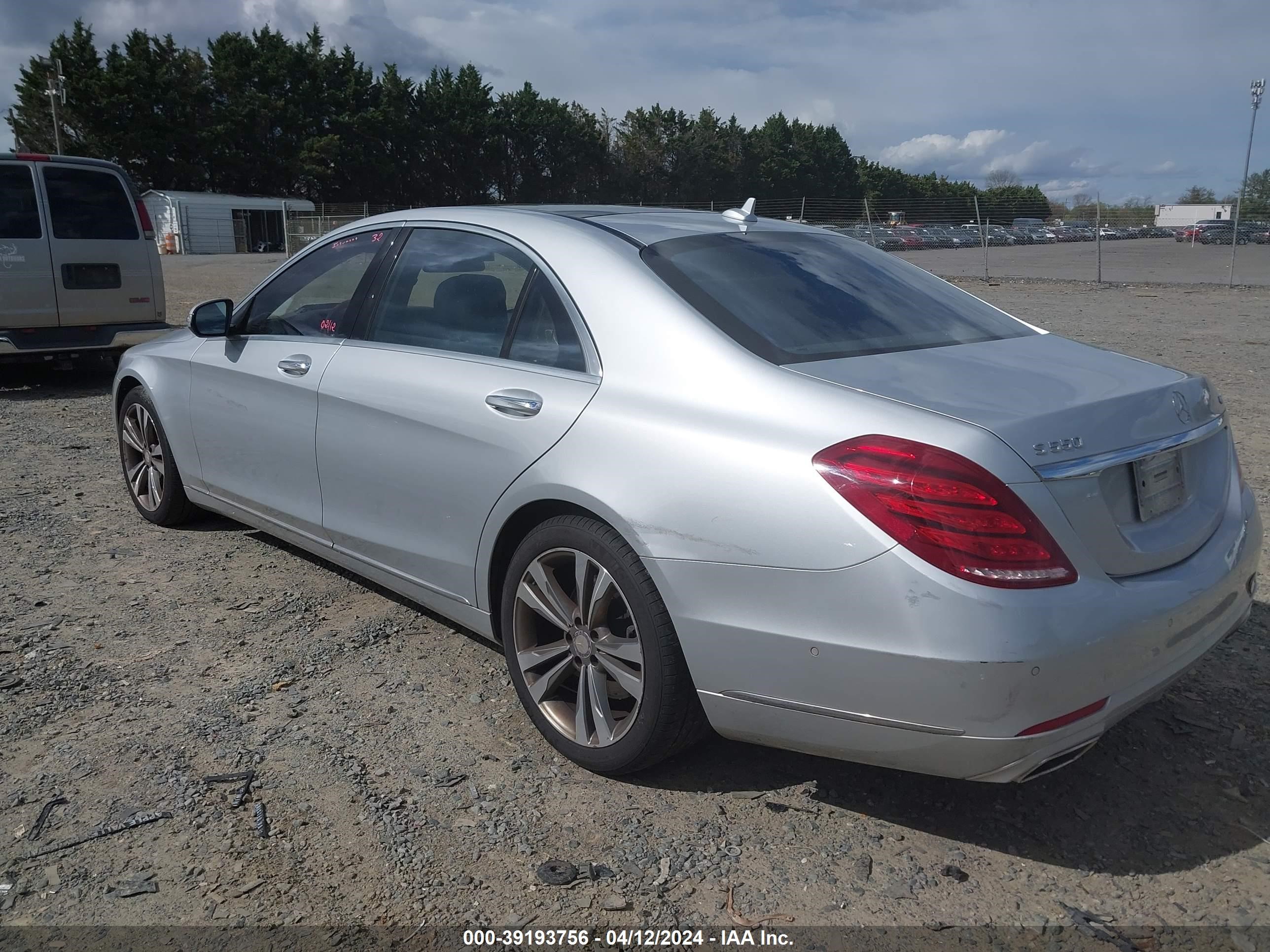 2015 Mercedes-Benz S 550 4Matic vin: WDDUG8FB5FA145239