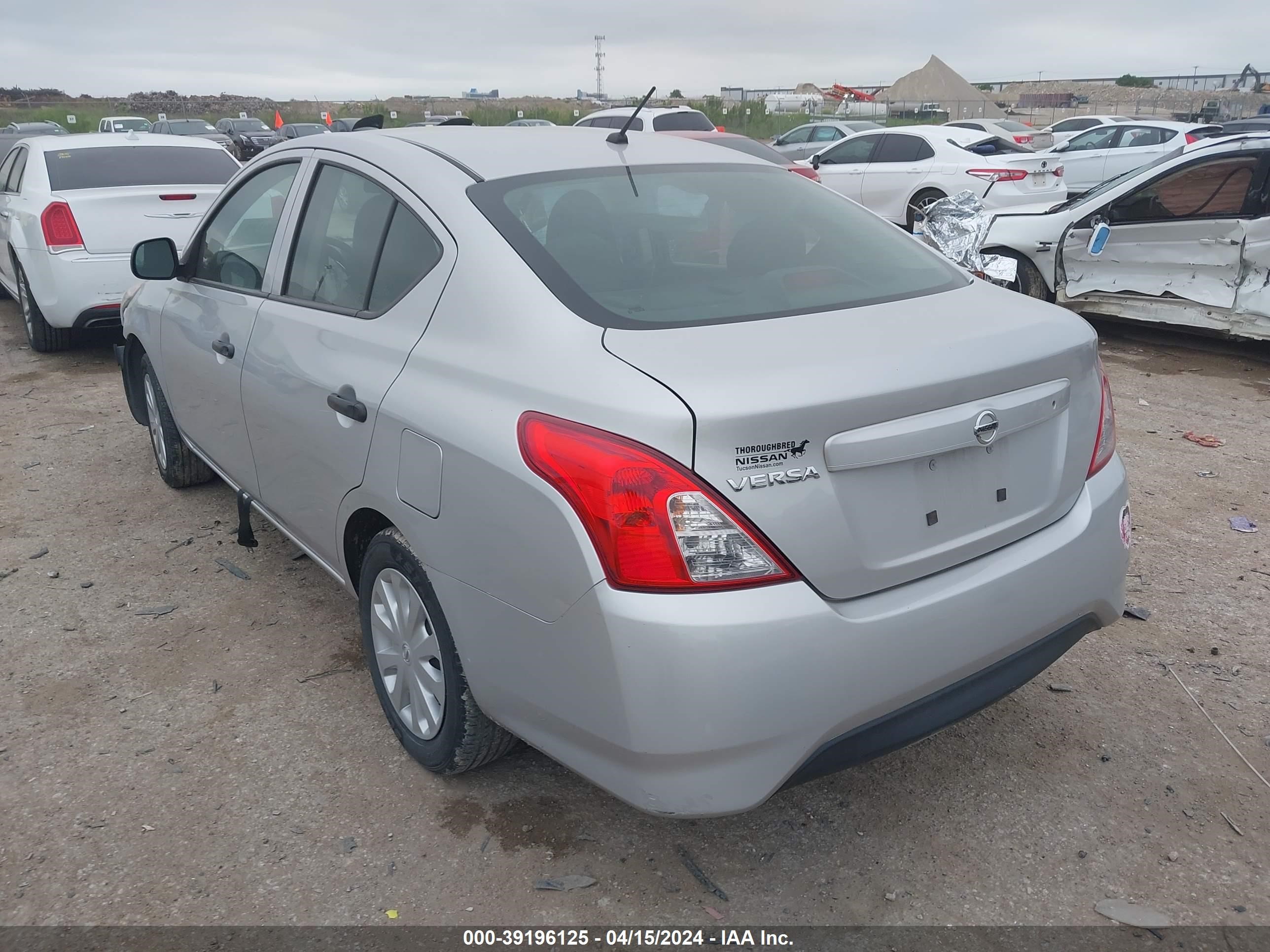 2015 Nissan Versa 1.6 S vin: 3N1CN7AP1FL923105