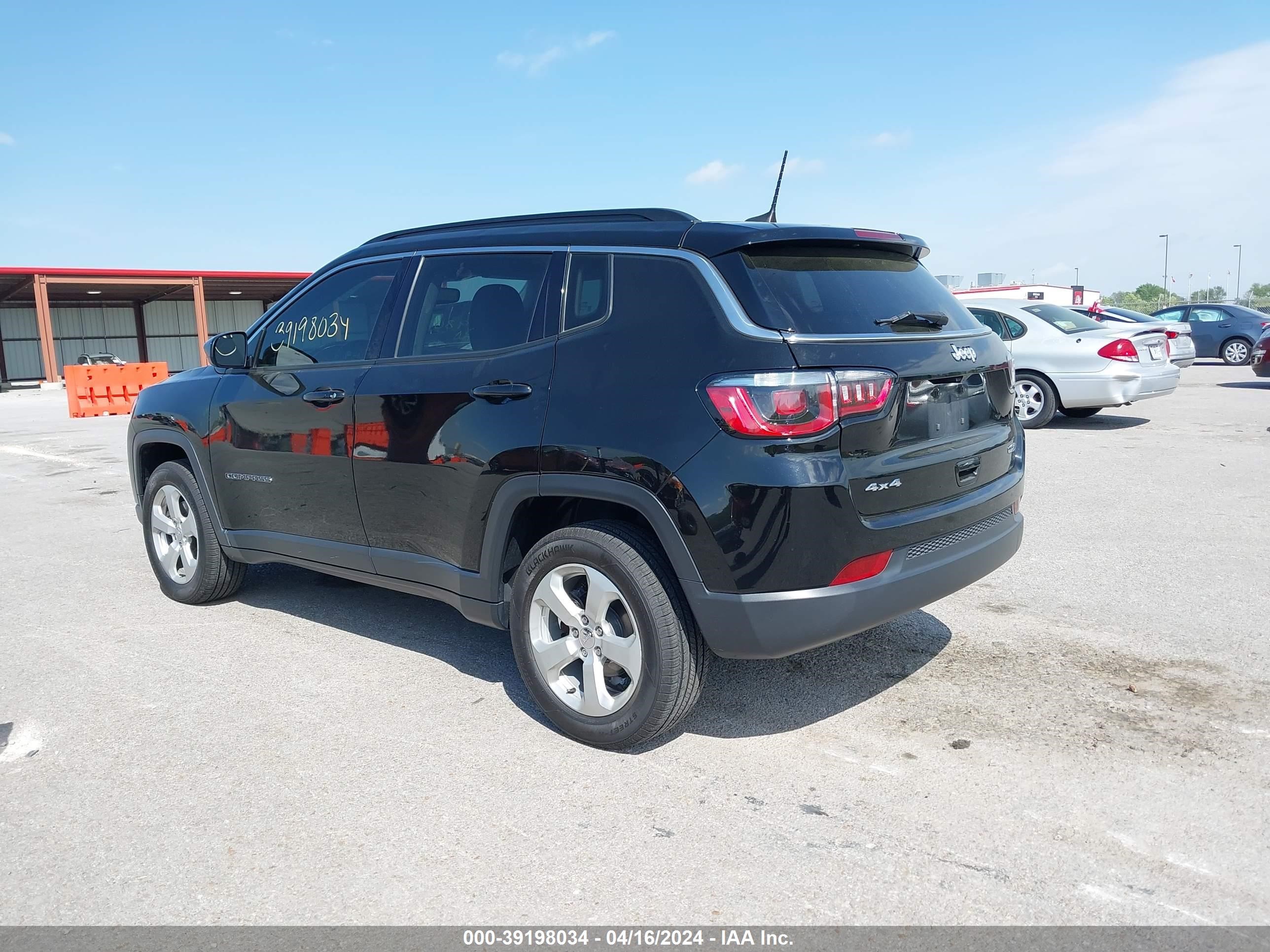 2019 Jeep Compass Latitude 4X4 vin: 3C4NJDBB3KT647555