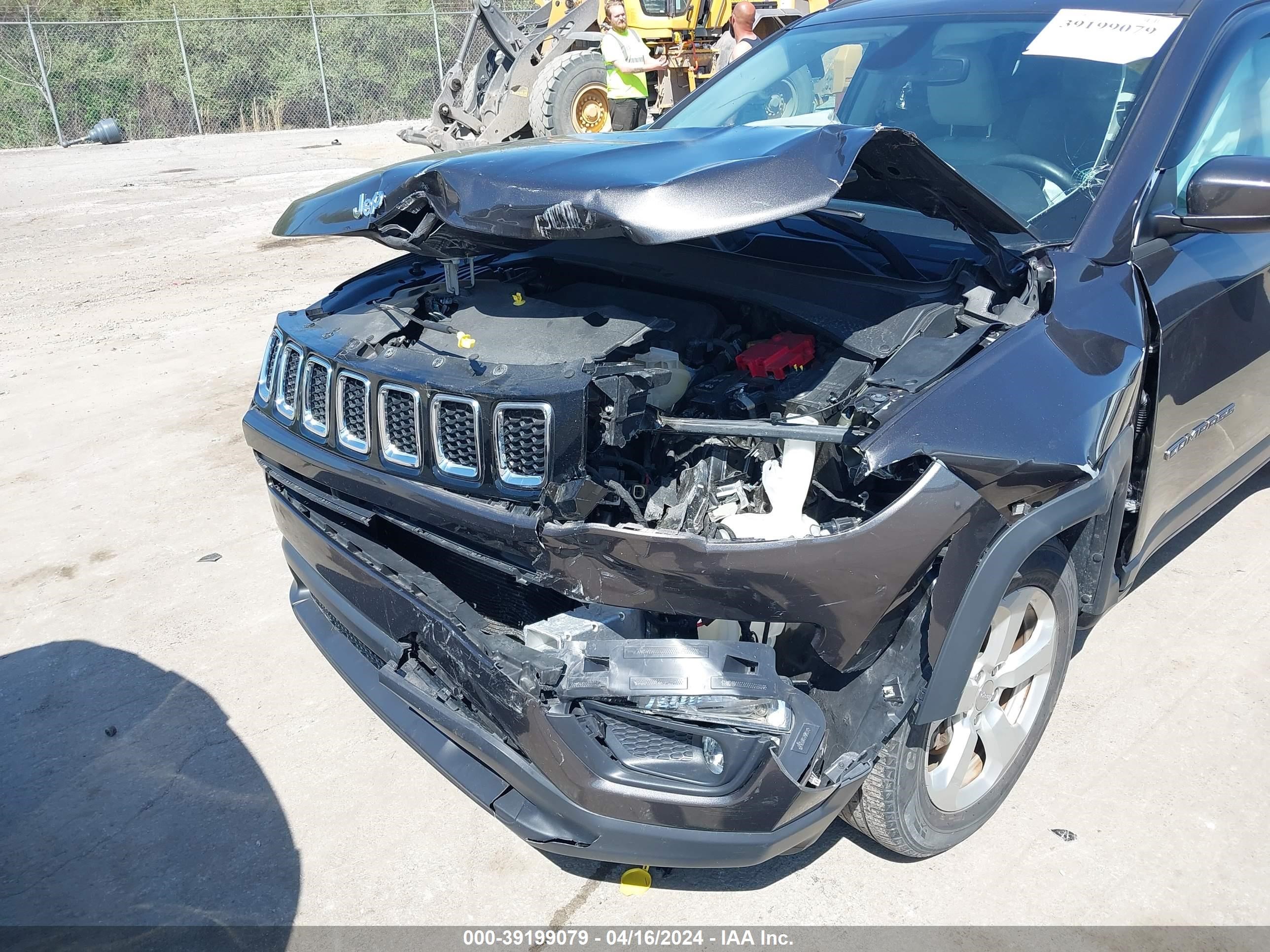 2019 Jeep Compass Latitude 4X4 vin: 3C4NJDBB0KT628686