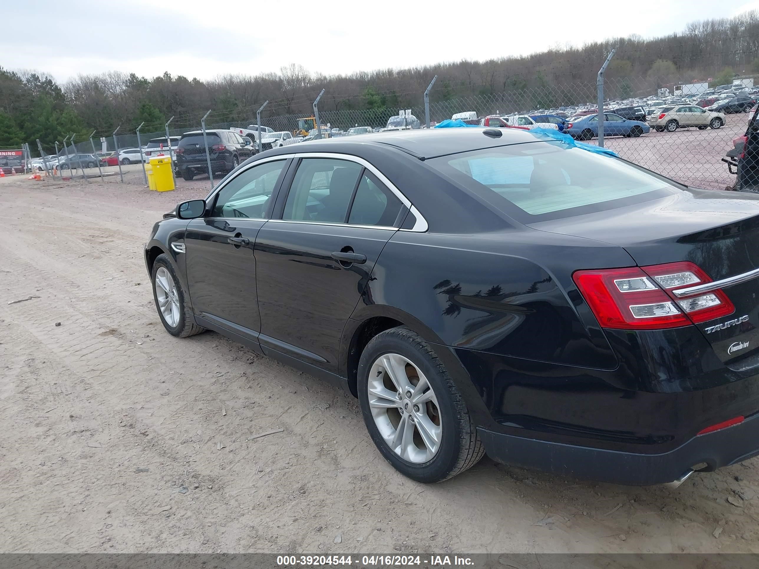 2017 Ford Taurus Se vin: 1FAHP2D80HG123994