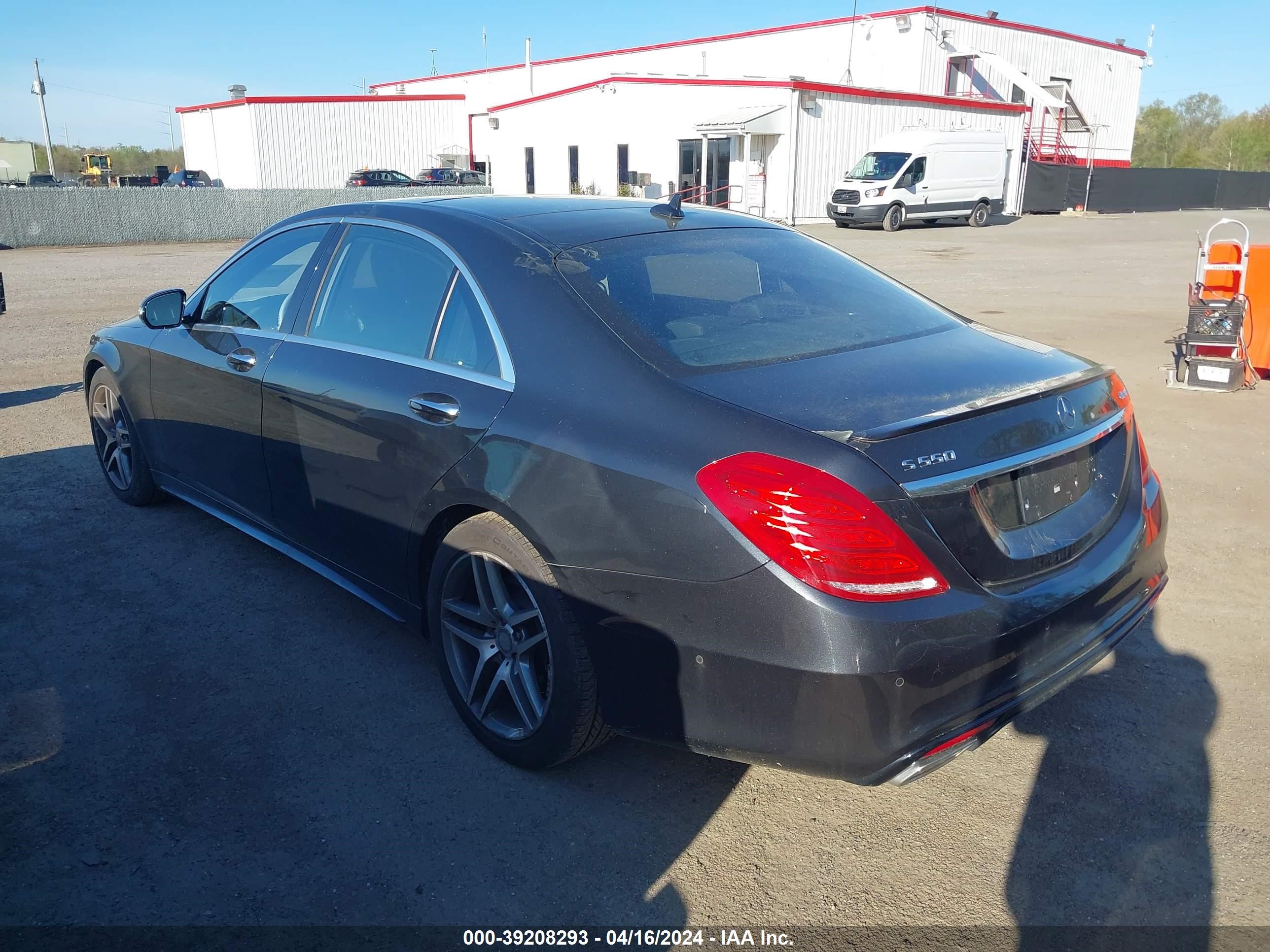 2016 Mercedes-Benz S 550 4Matic vin: WDDUG8FB5GA229255