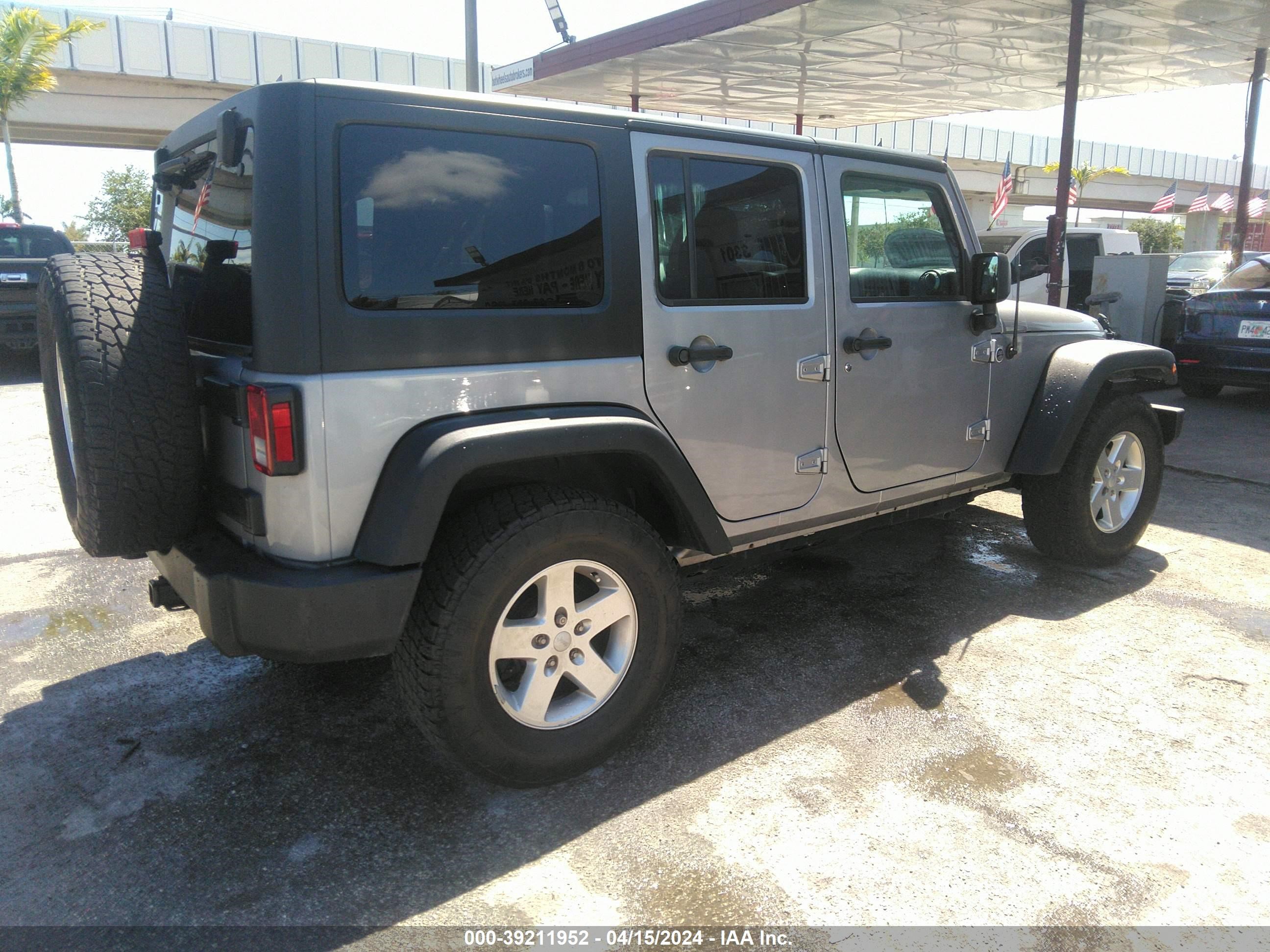 2015 Jeep Wrangler Unlimited Sport vin: 1C4BJWDG5FL676189