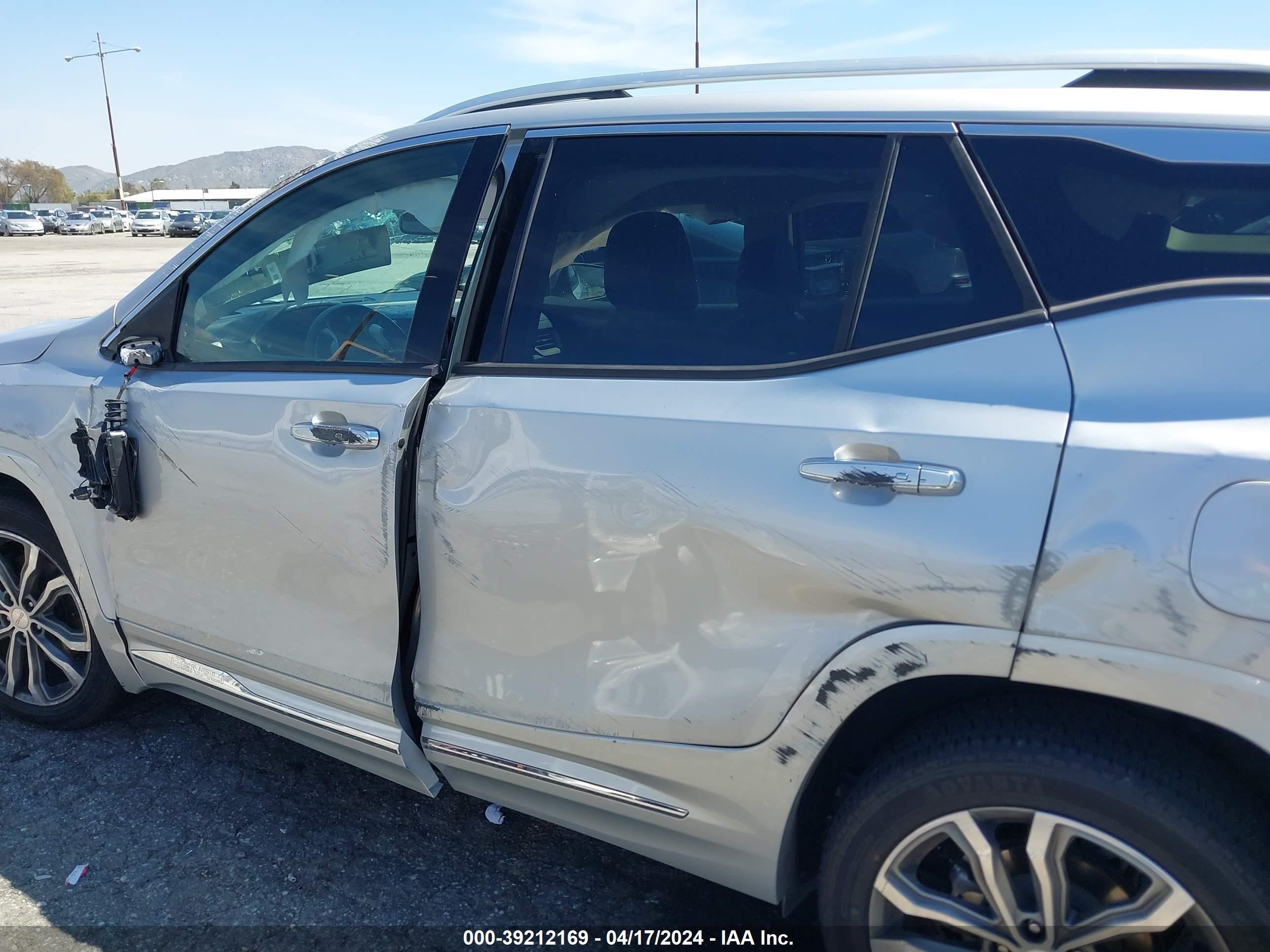 2019 GMC Terrain Denali vin: 3GKALSEX7KL174980