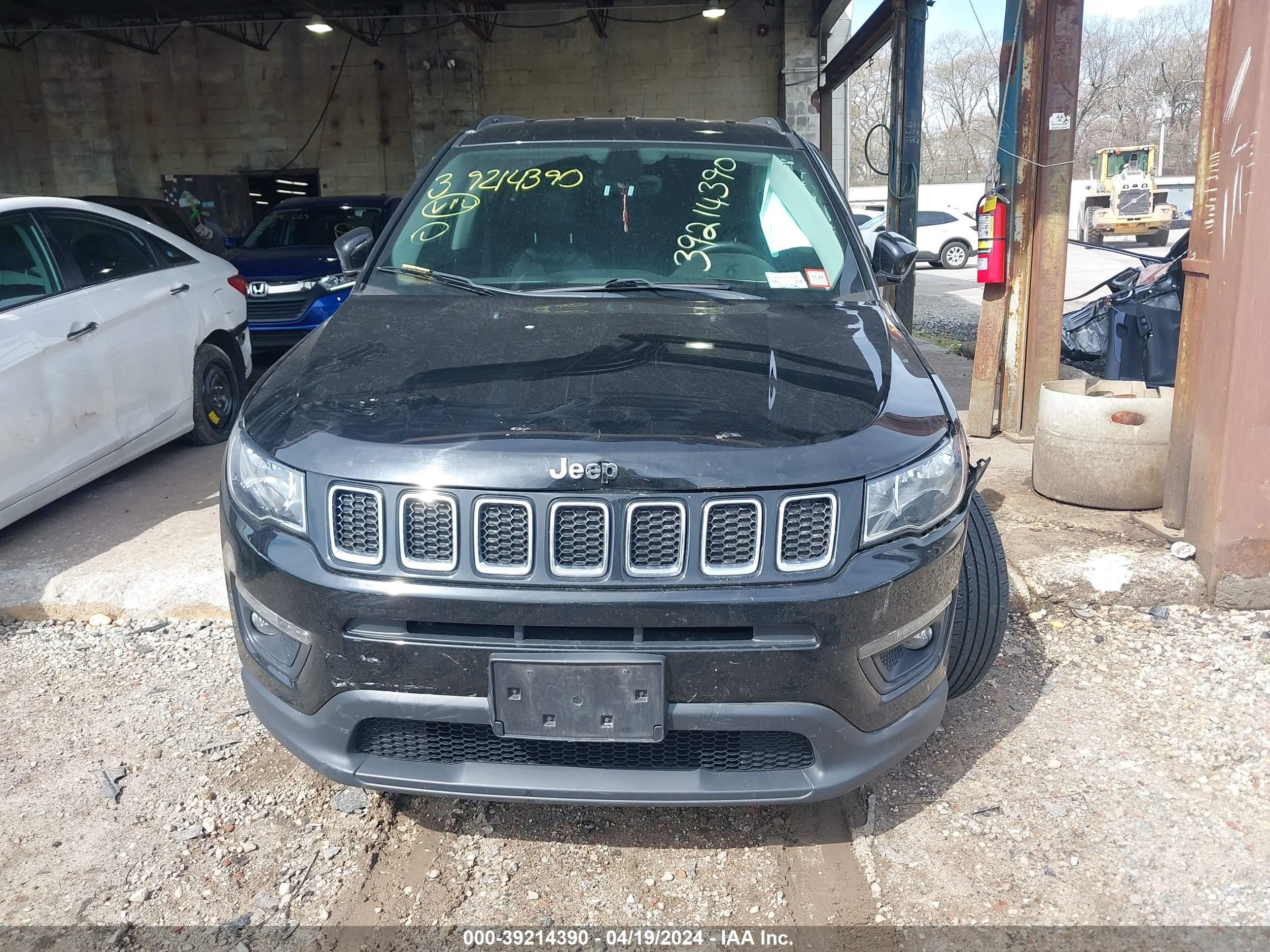 2018 Jeep Compass Latitude 4X4 vin: 3C4NJDBB5JT291141