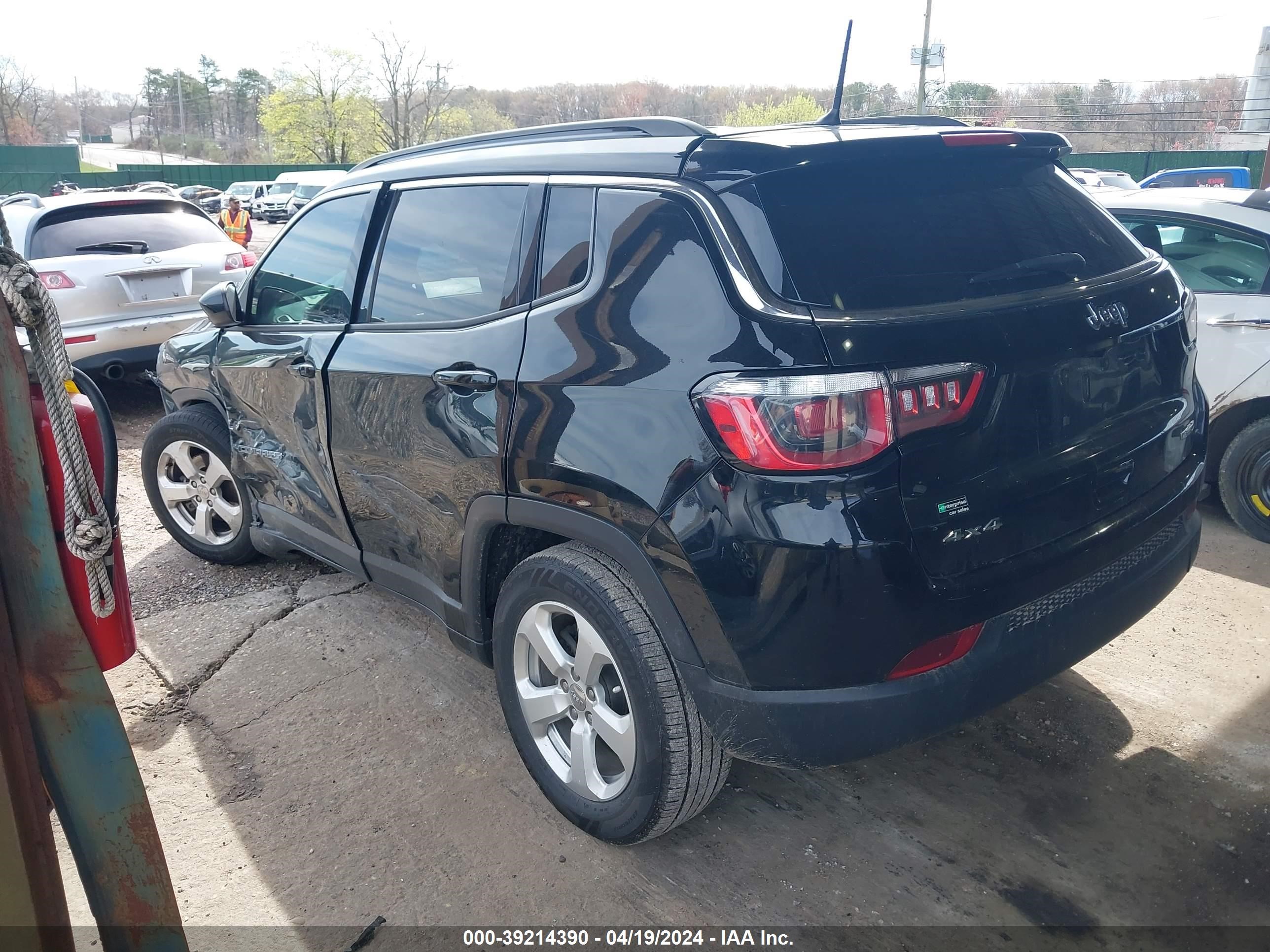 2018 Jeep Compass Latitude 4X4 vin: 3C4NJDBB5JT291141