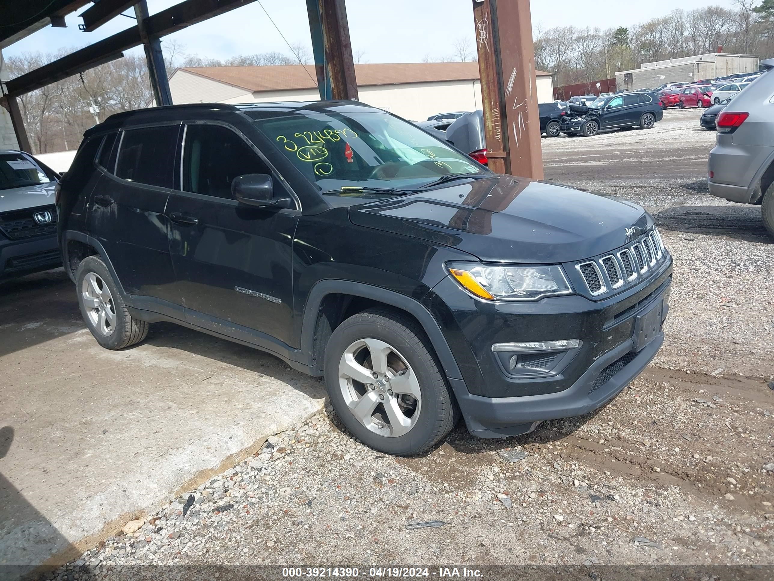 2018 Jeep Compass Latitude 4X4 vin: 3C4NJDBB5JT291141