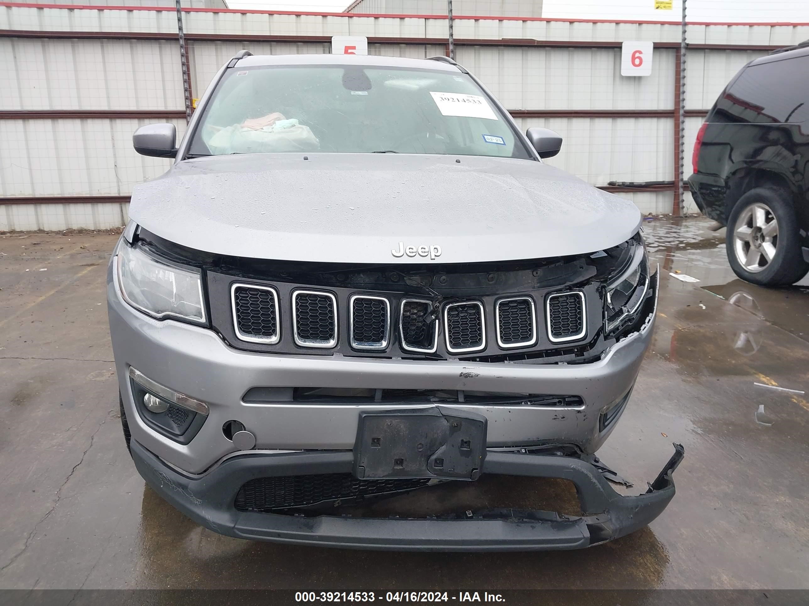 2019 Jeep Compass Latitude Fwd vin: 3C4NJCBB8KT782587