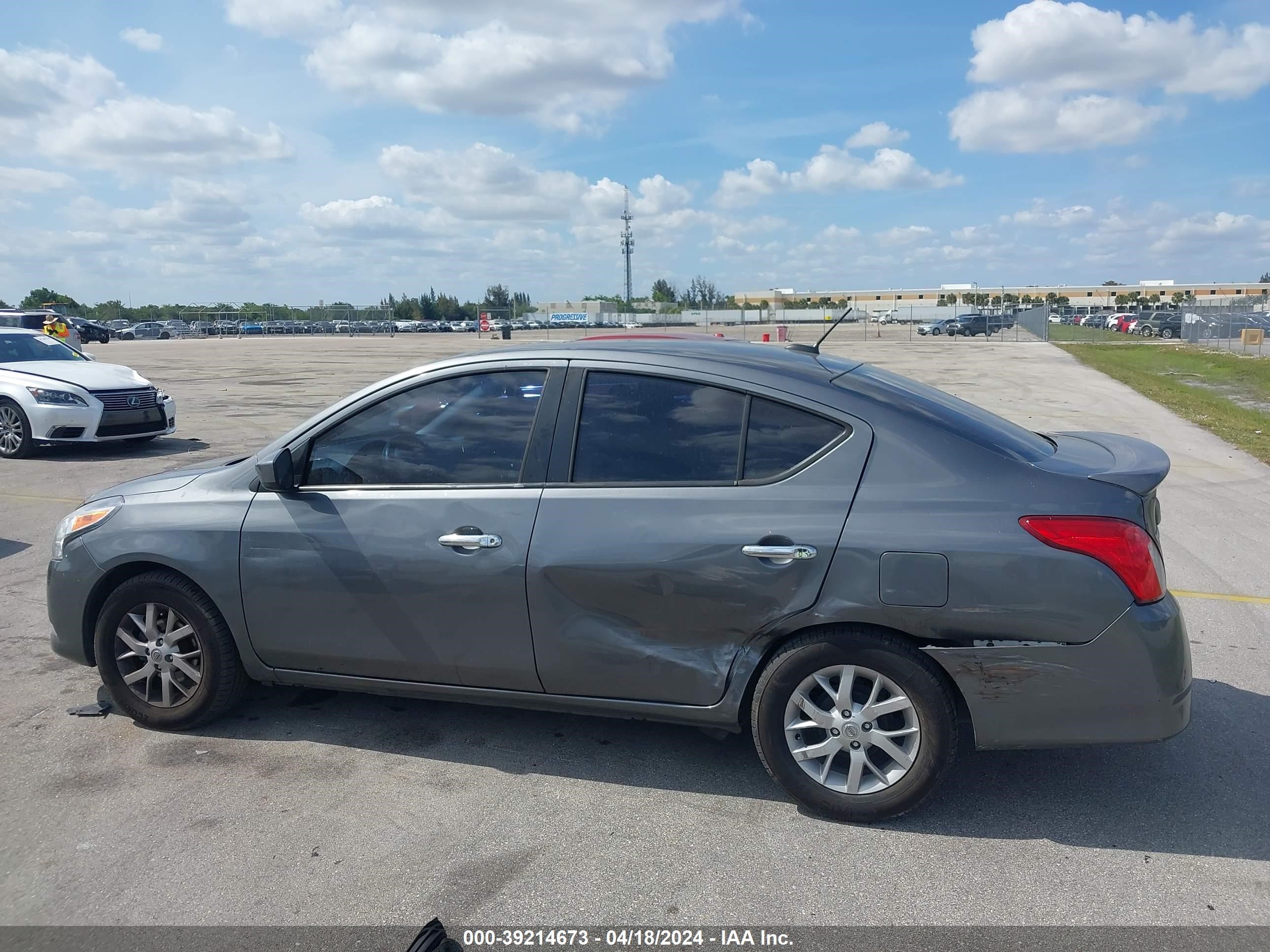 2018 Nissan Versa 1.6 Sv vin: 3N1CN7AP8JL855703