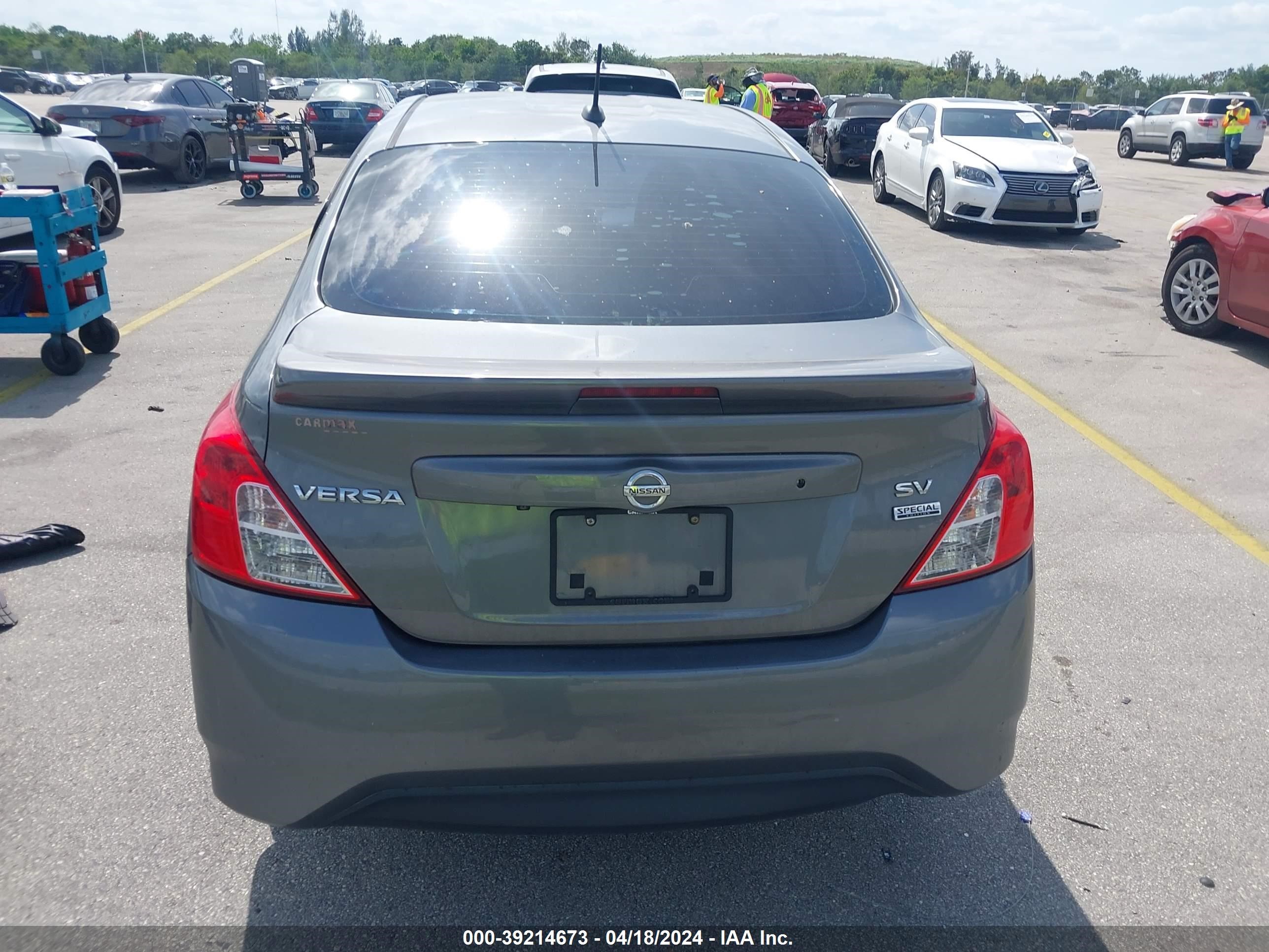 2018 Nissan Versa 1.6 Sv vin: 3N1CN7AP8JL855703