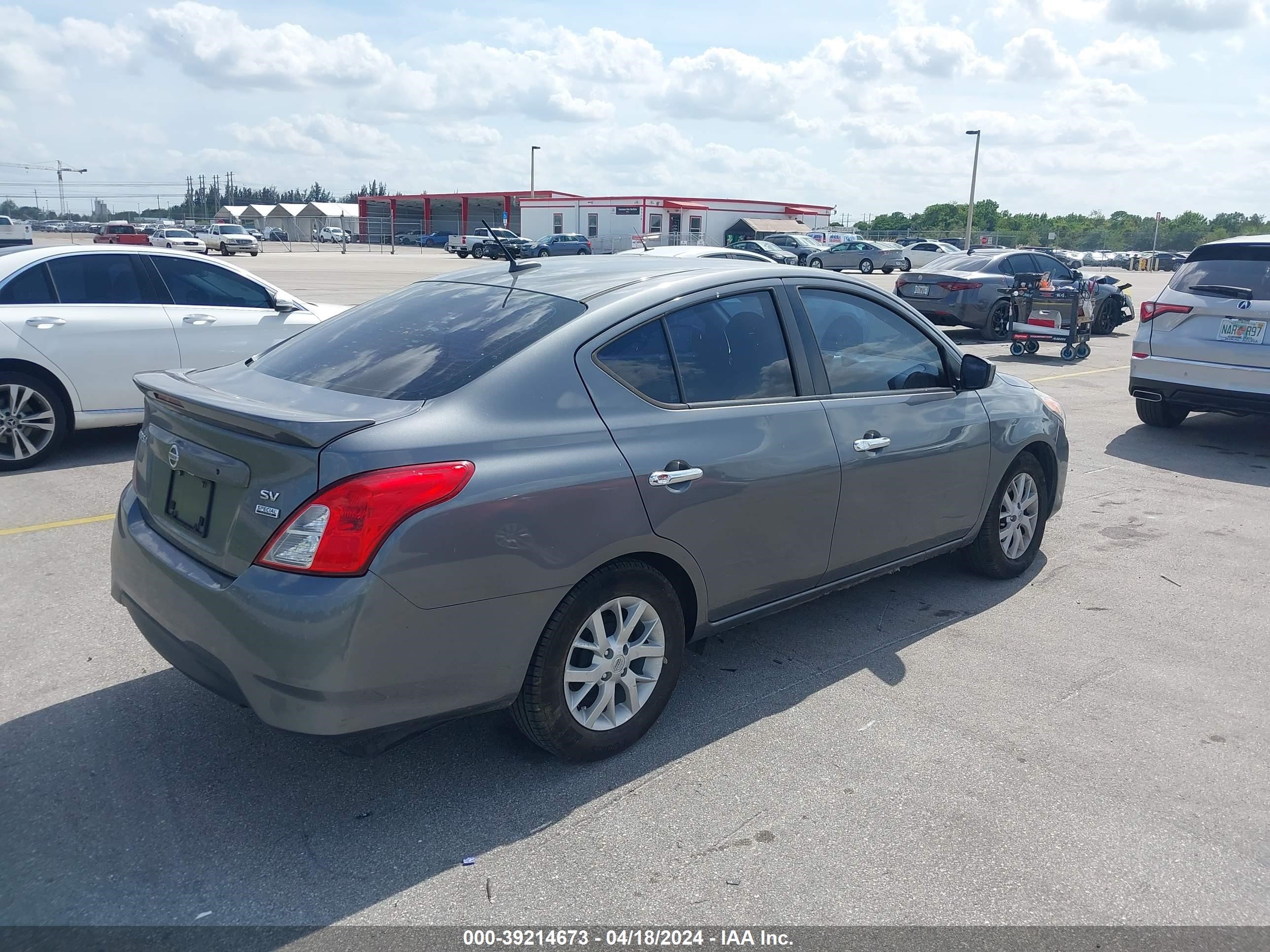 2018 Nissan Versa 1.6 Sv vin: 3N1CN7AP8JL855703