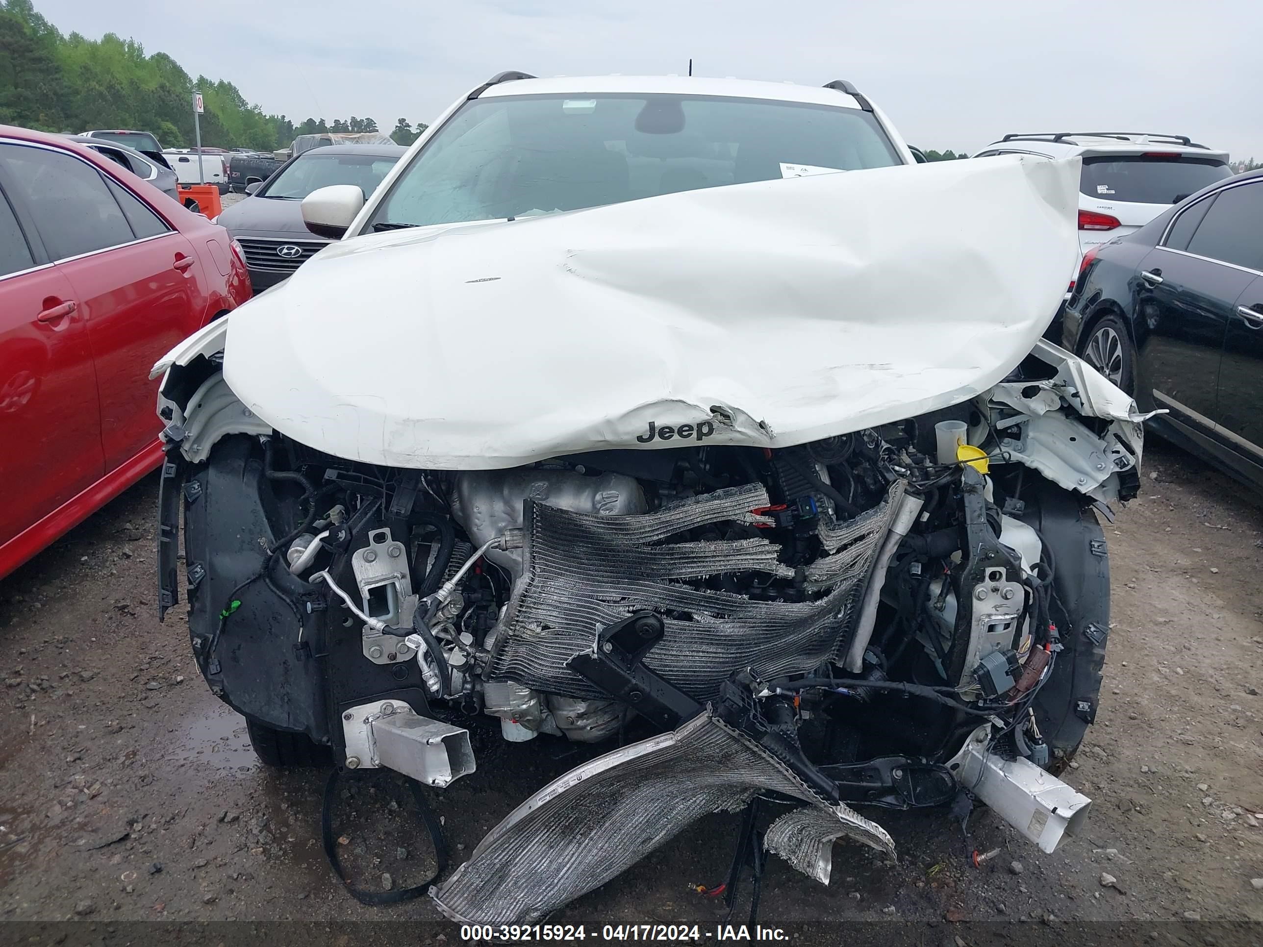 2018 Jeep Compass Latitude 4X4 vin: 3C4NJDBB6JT354733