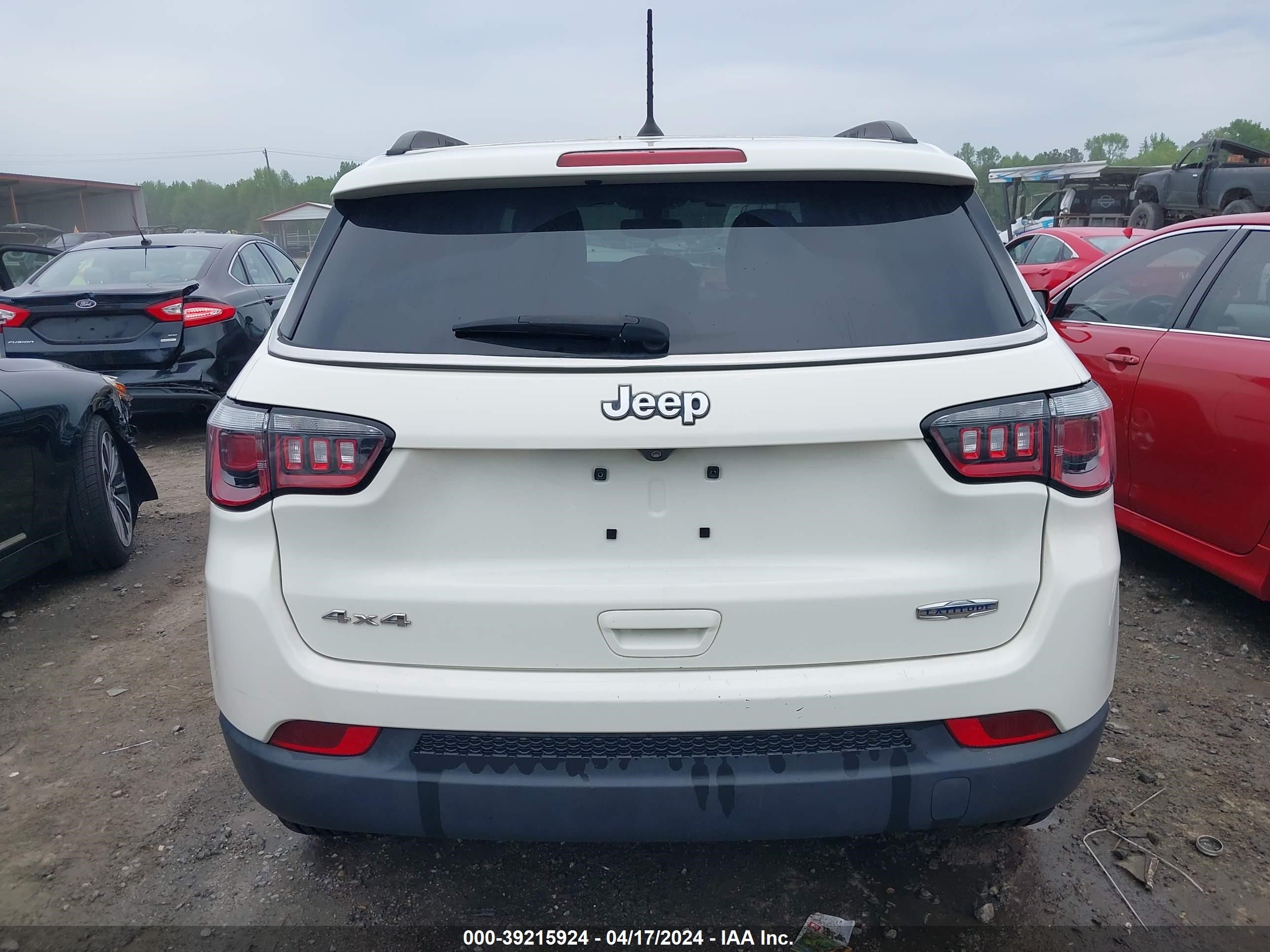 2018 Jeep Compass Latitude 4X4 vin: 3C4NJDBB6JT354733