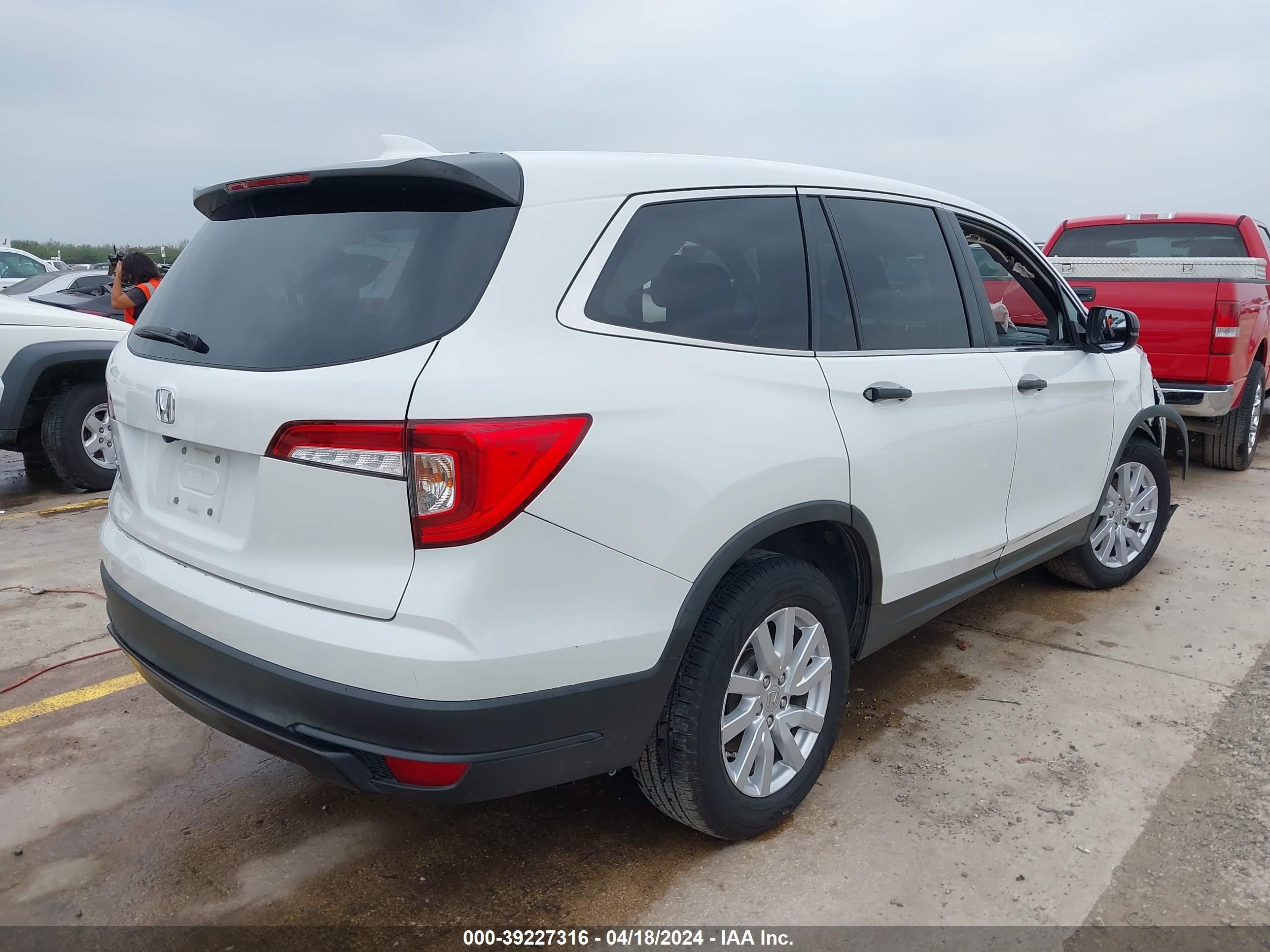 2020 Honda Pilot 2Wd Lx vin: 5FNYF5H18LB008056