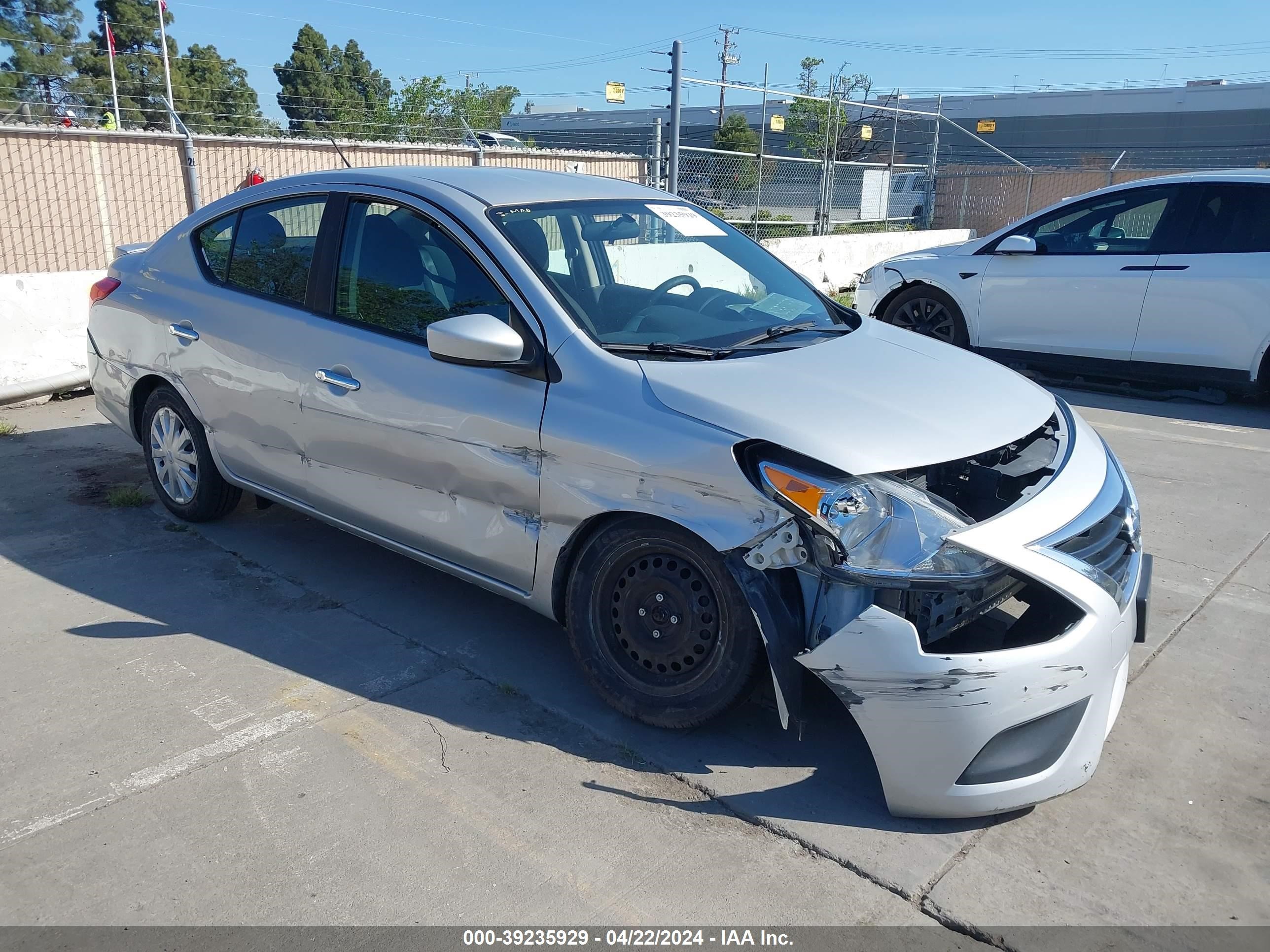 2018 Nissan Versa 1.6 Sv vin: 3N1CN7AP3JL877754