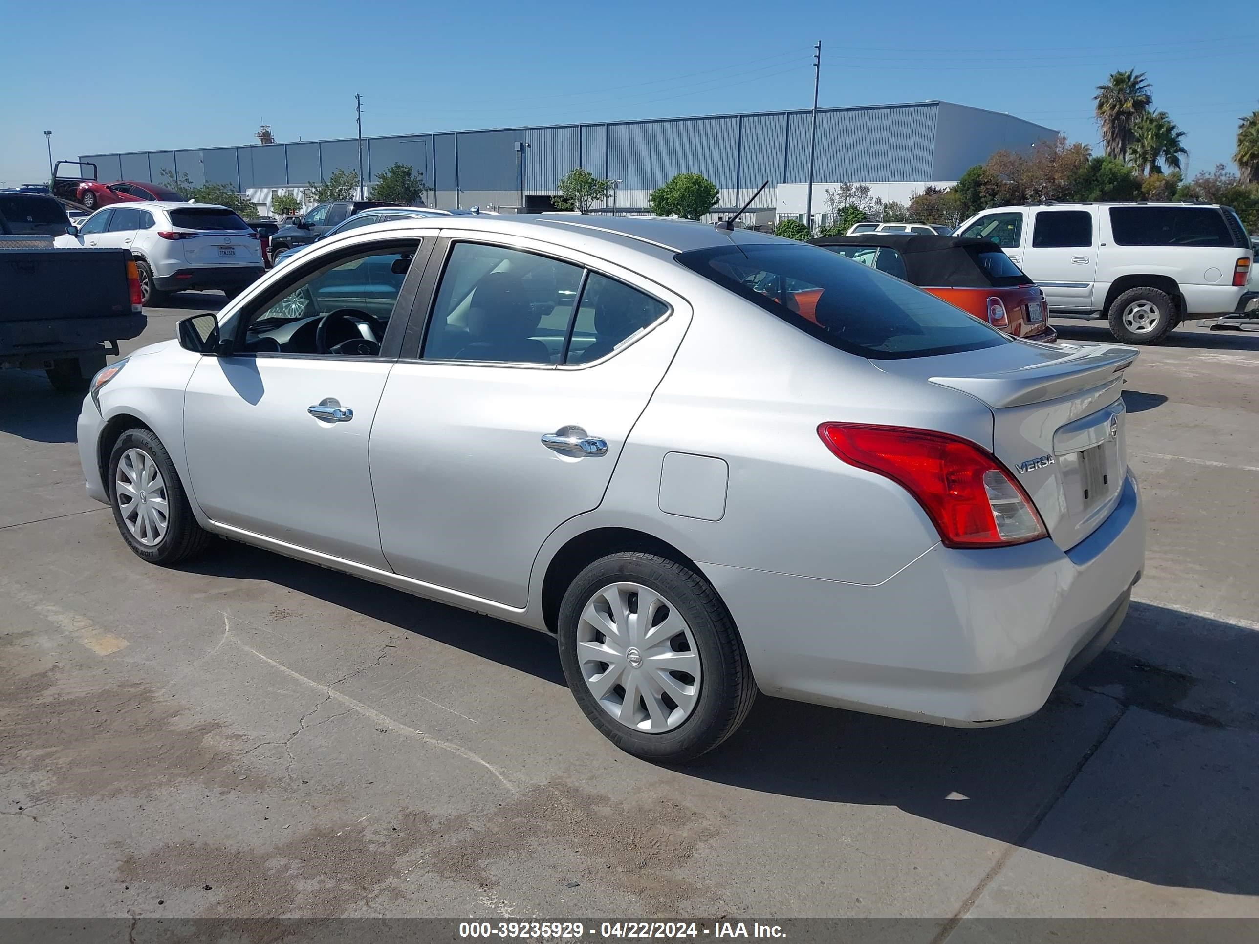 2018 Nissan Versa 1.6 Sv vin: 3N1CN7AP3JL877754