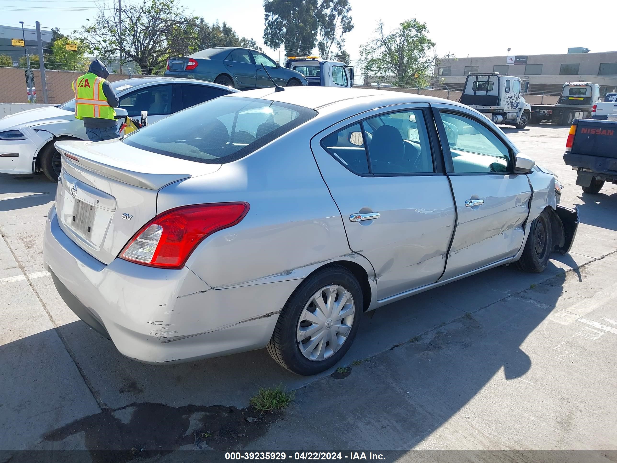 2018 Nissan Versa 1.6 Sv vin: 3N1CN7AP3JL877754