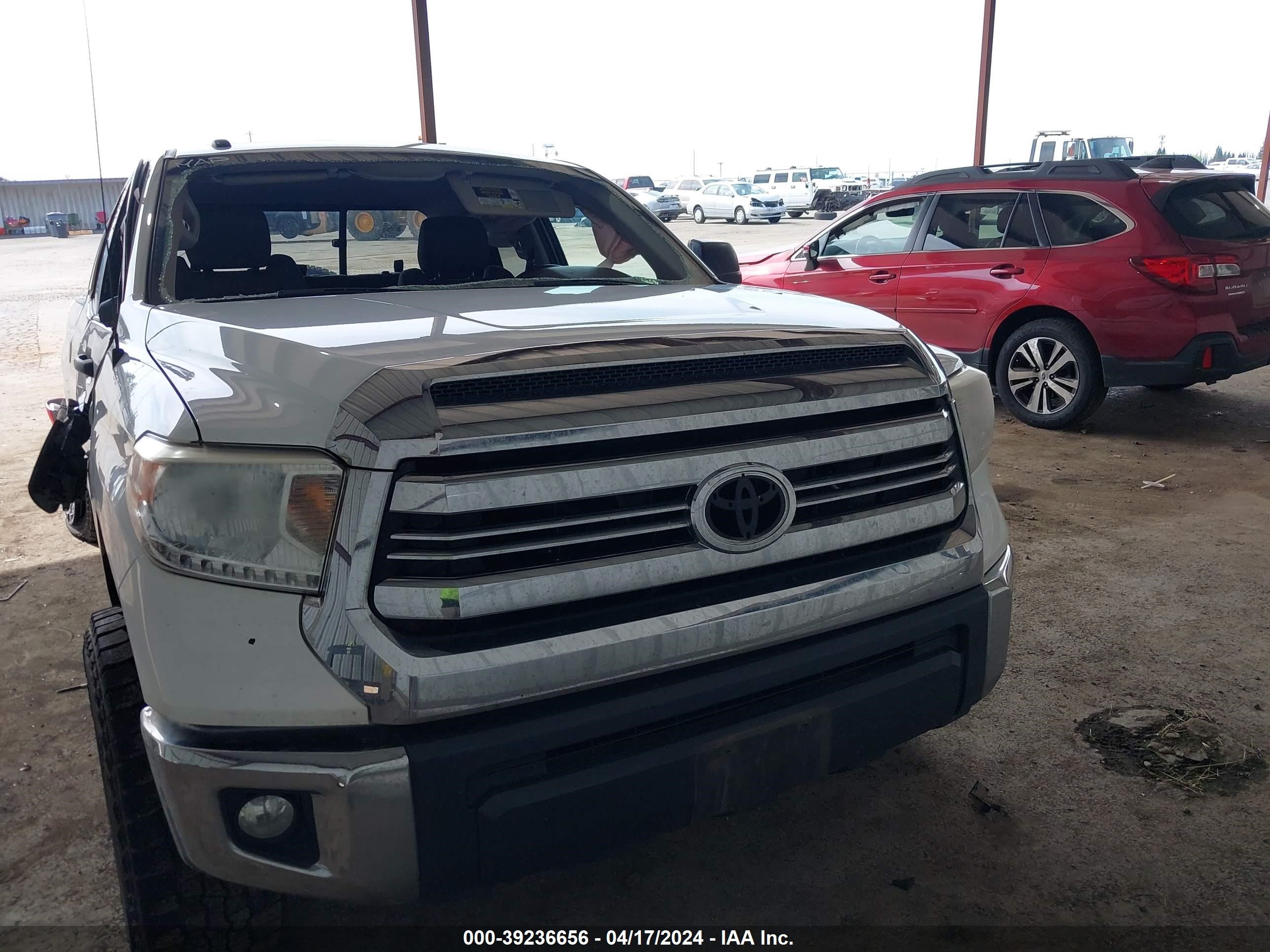 2017 Toyota Tundra Sr5 5.7L V8 vin: 5TFUY5F17HX652141