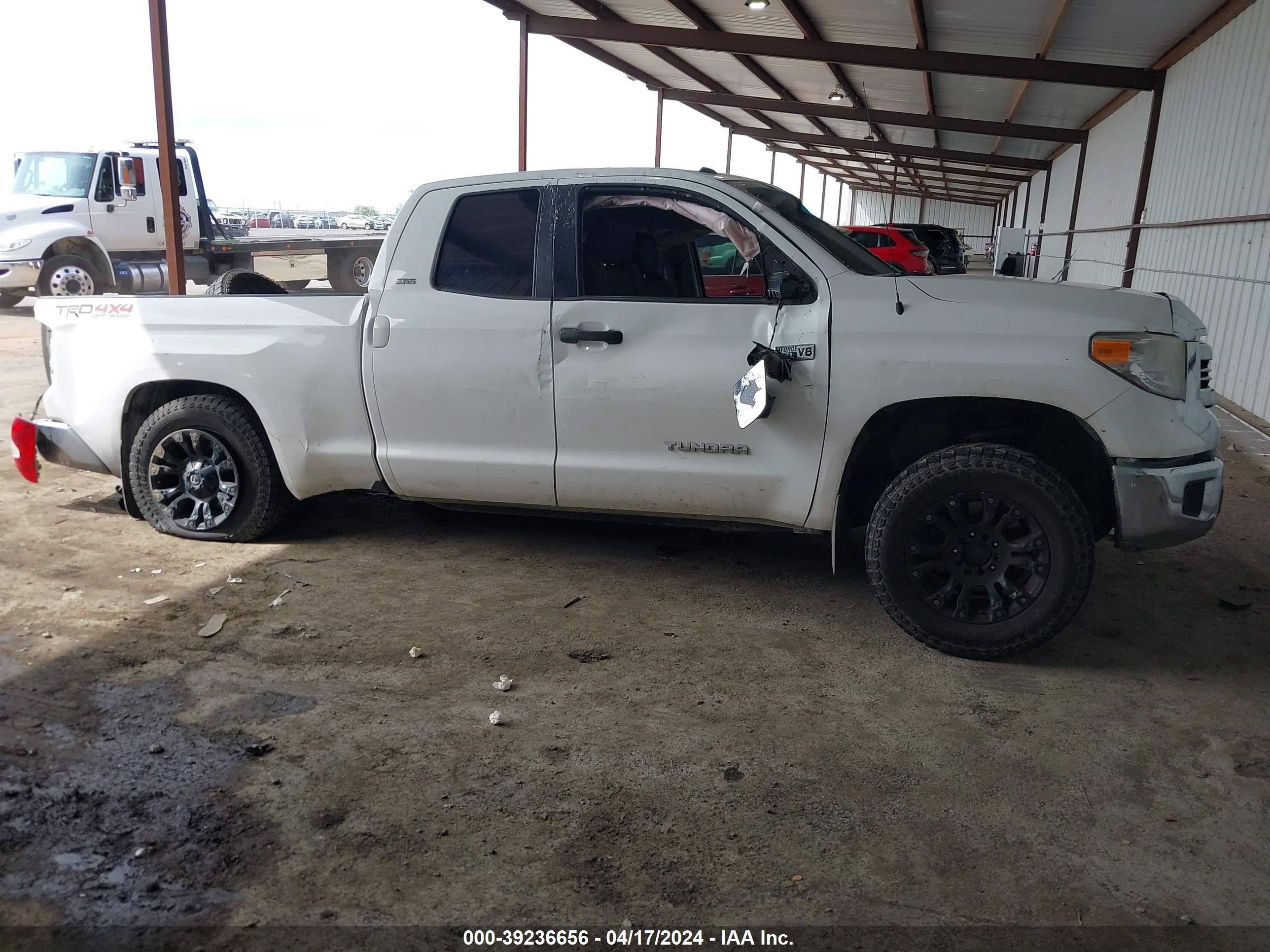 2017 Toyota Tundra Sr5 5.7L V8 vin: 5TFUY5F17HX652141