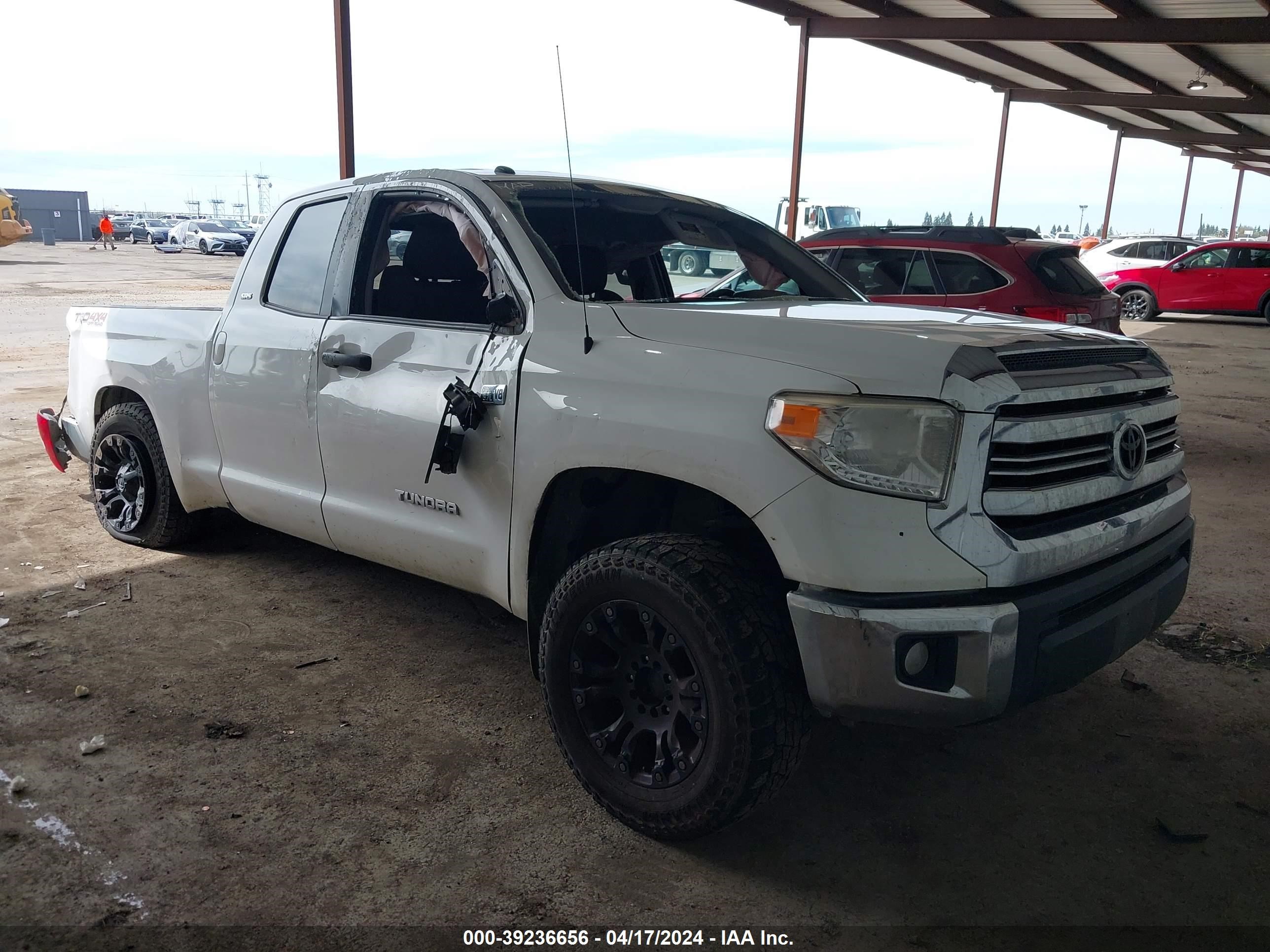 2017 Toyota Tundra Sr5 5.7L V8 vin: 5TFUY5F17HX652141