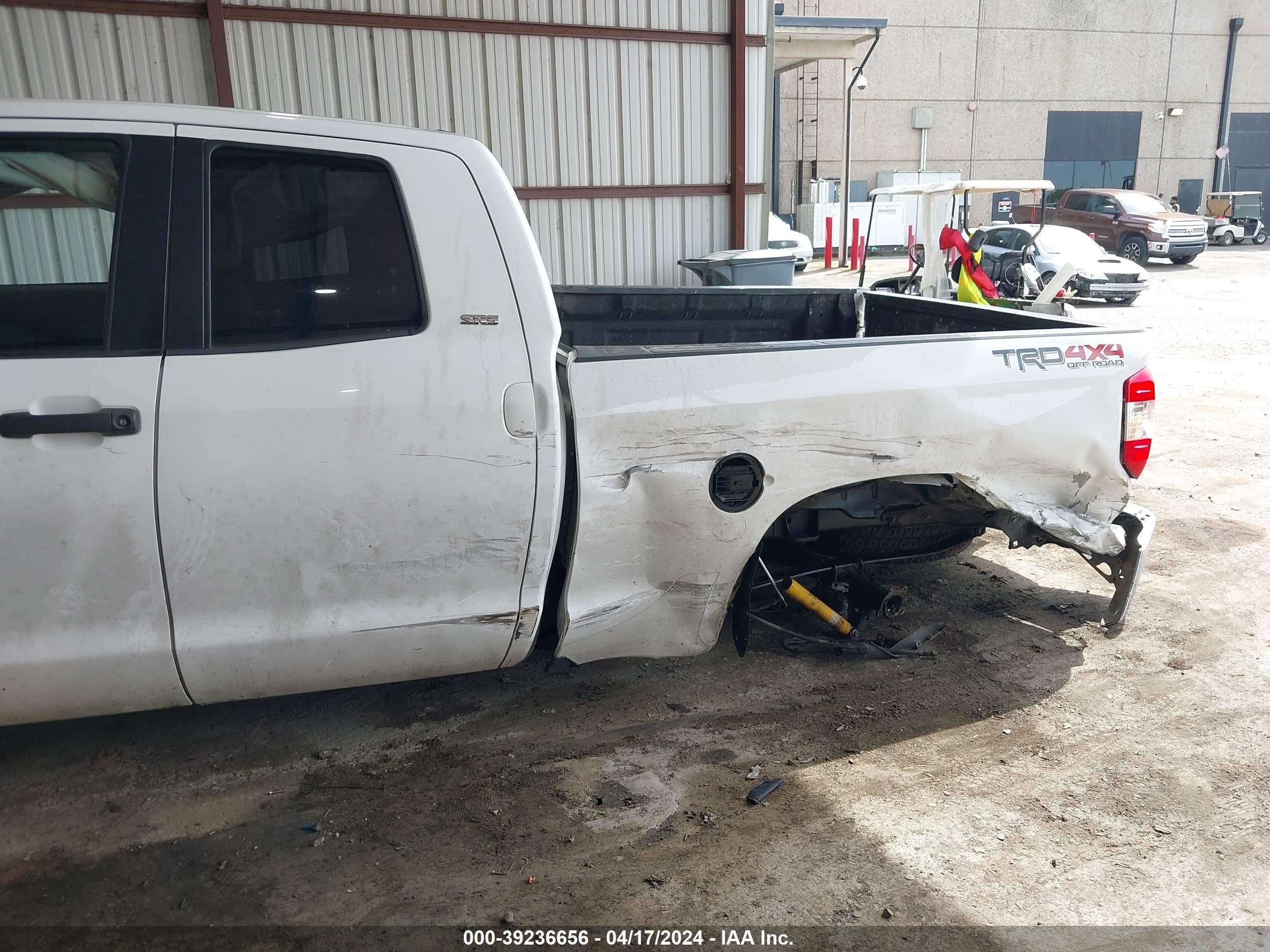 2017 Toyota Tundra Sr5 5.7L V8 vin: 5TFUY5F17HX652141