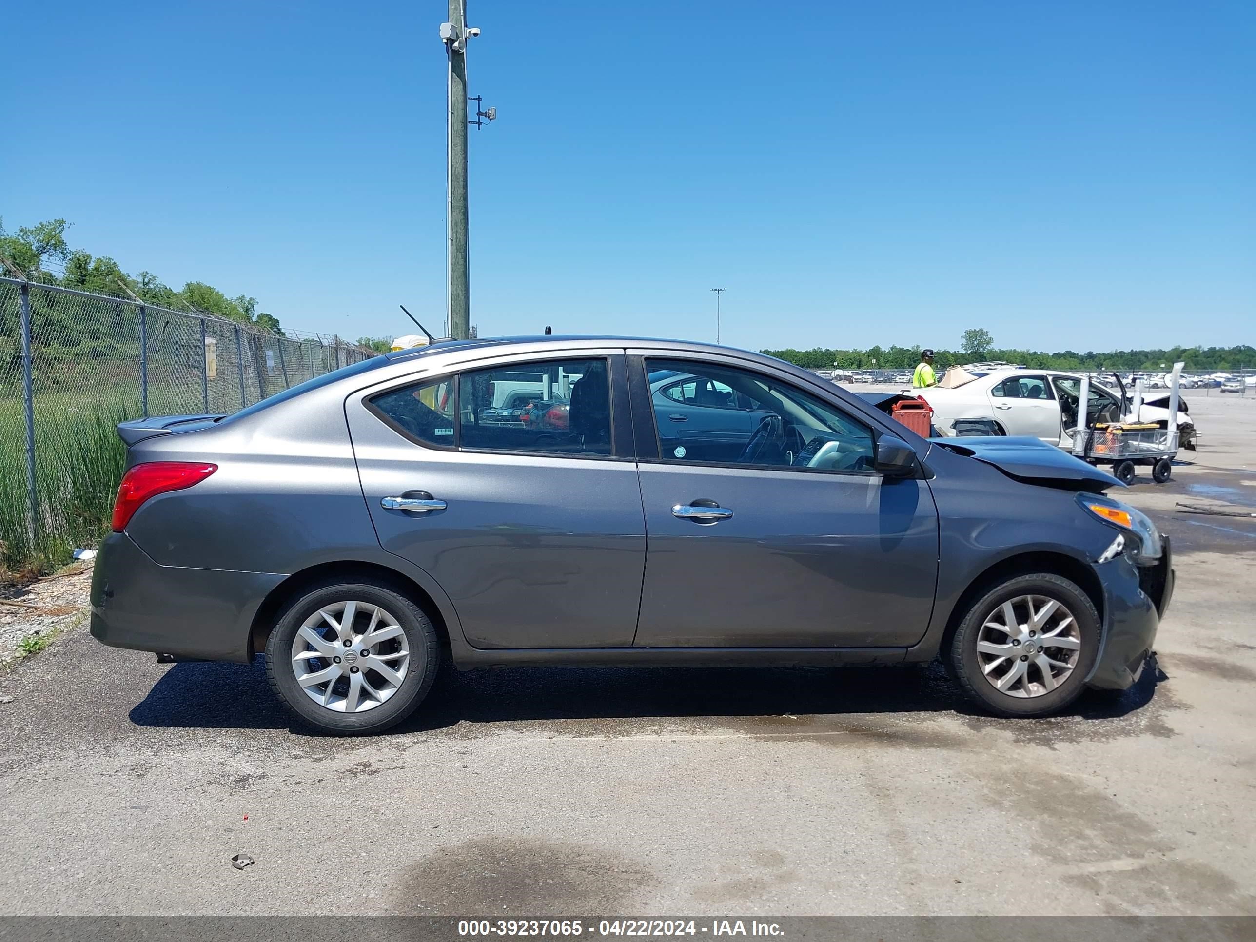 2018 Nissan Versa 1.6 Sv vin: 3N1CN7AP3JL859903