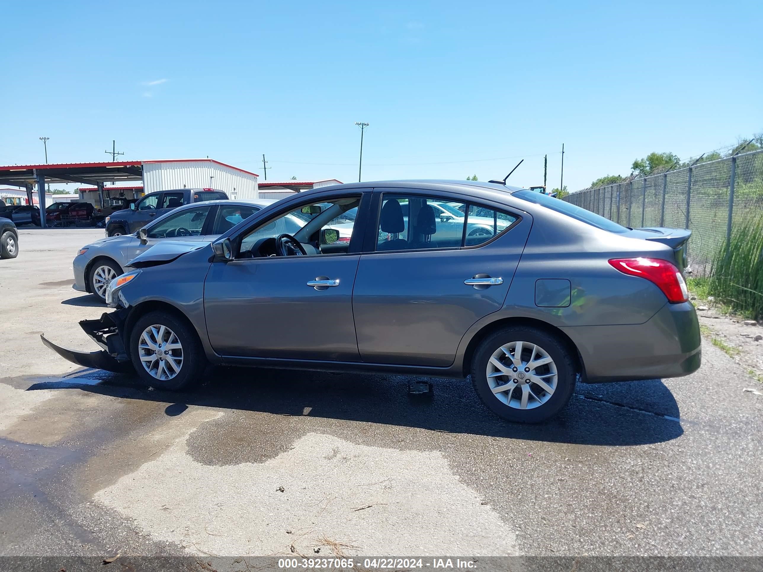 2018 Nissan Versa 1.6 Sv vin: 3N1CN7AP3JL859903