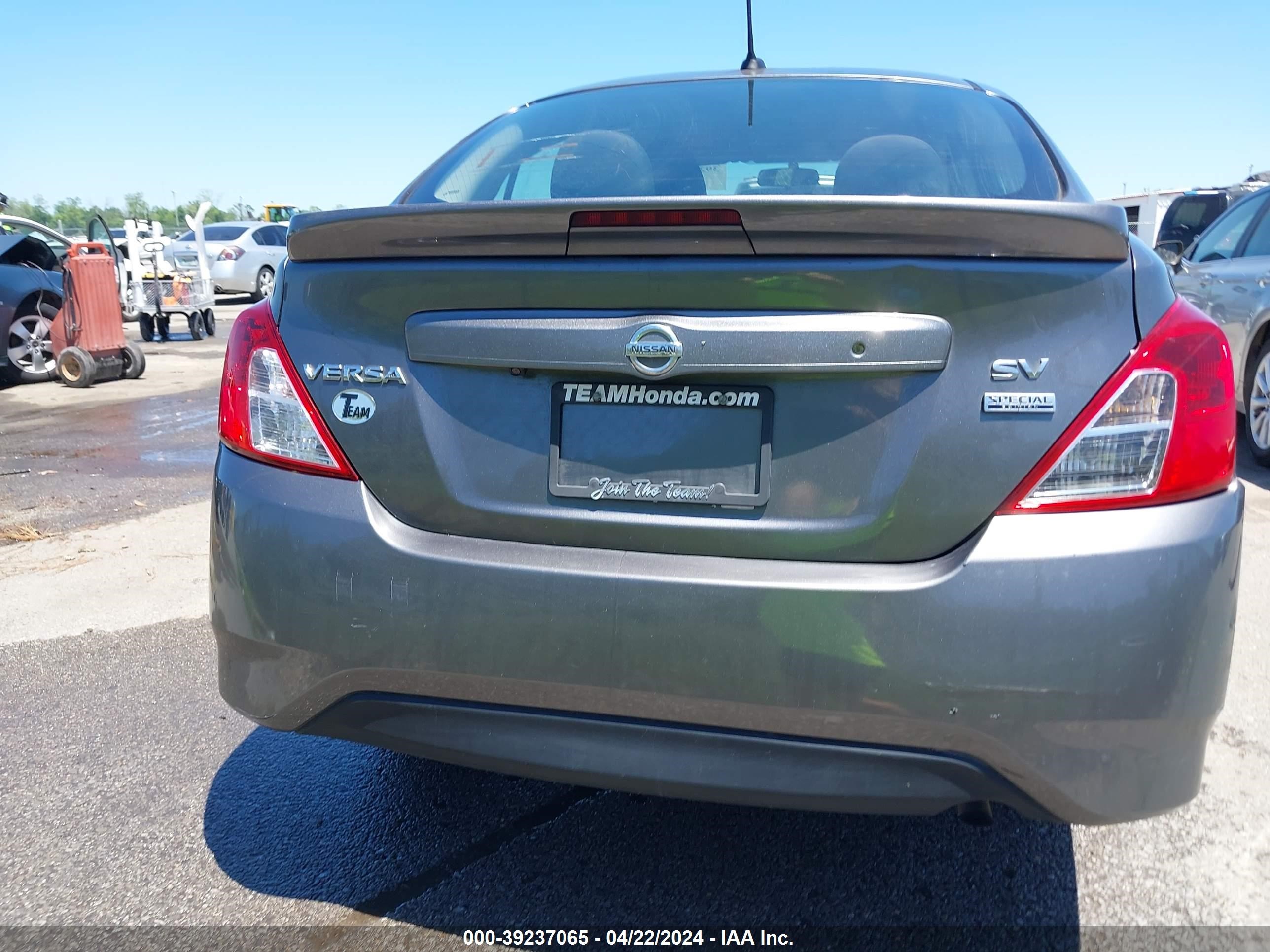 2018 Nissan Versa 1.6 Sv vin: 3N1CN7AP3JL859903