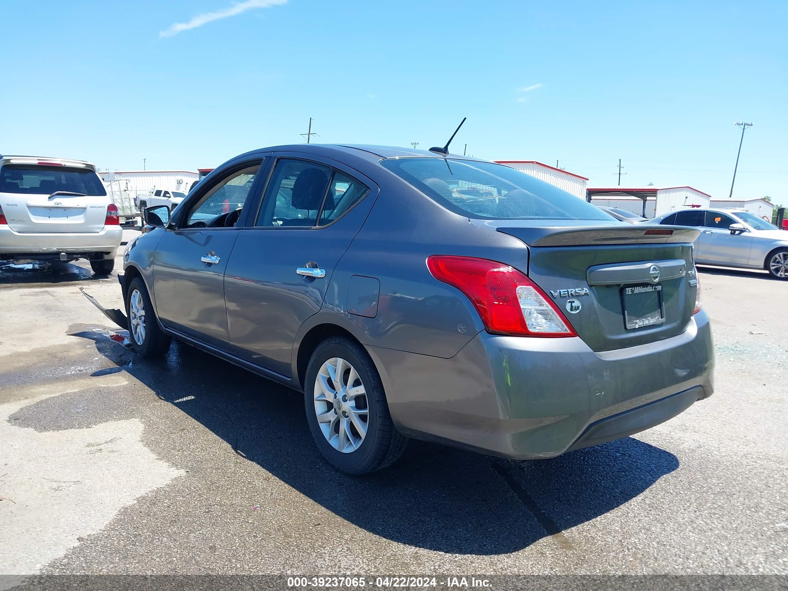 2018 Nissan Versa 1.6 Sv vin: 3N1CN7AP3JL859903