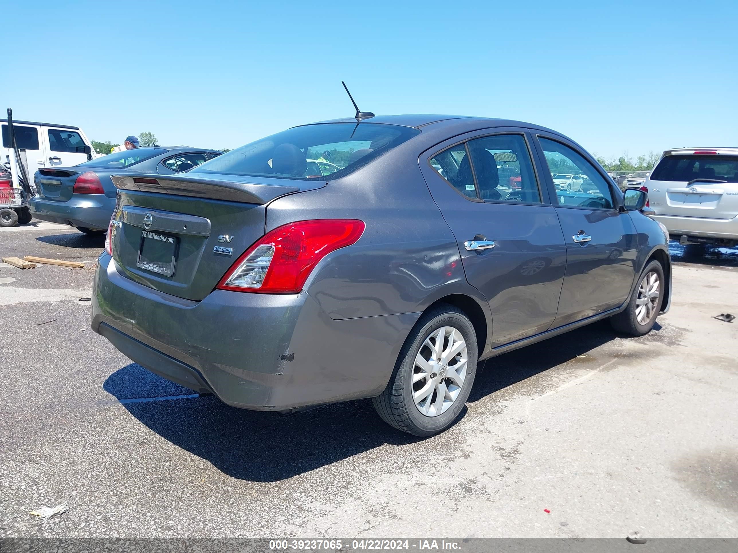 2018 Nissan Versa 1.6 Sv vin: 3N1CN7AP3JL859903