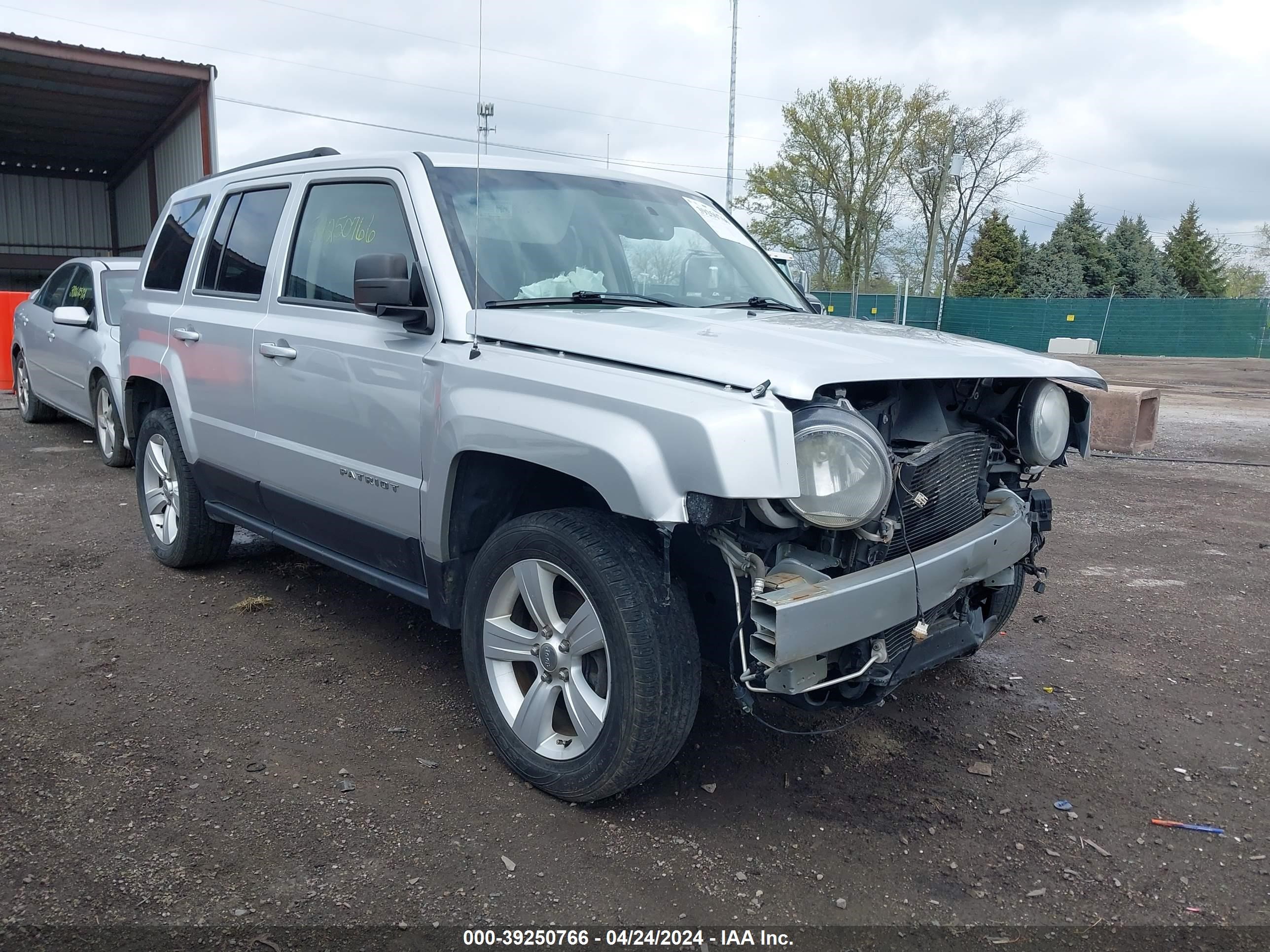 2014 Jeep Patriot Latitude vin: 1C4NJRFBXED617230